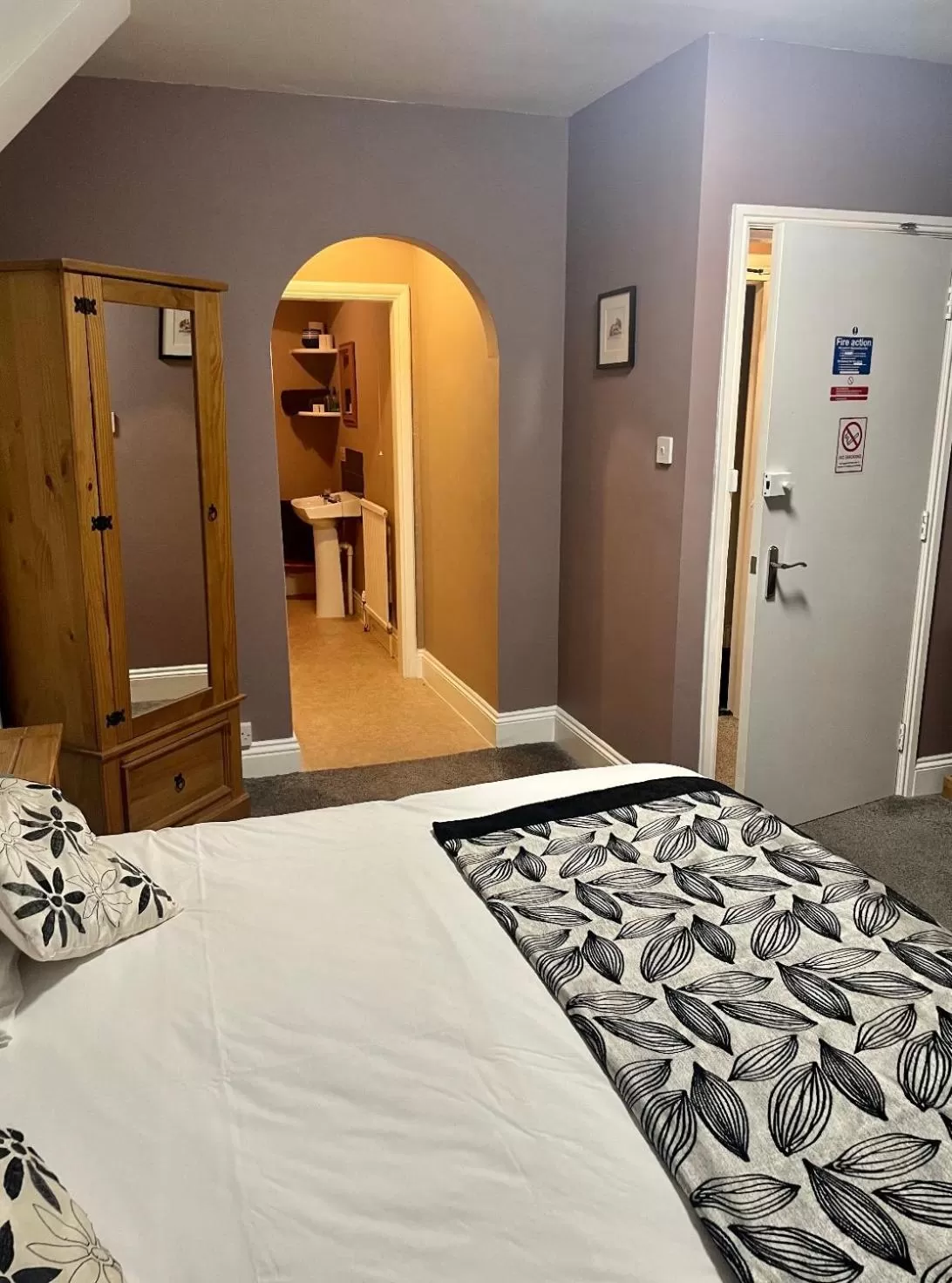 Bedroom, Bed in The Fylingdales Inn