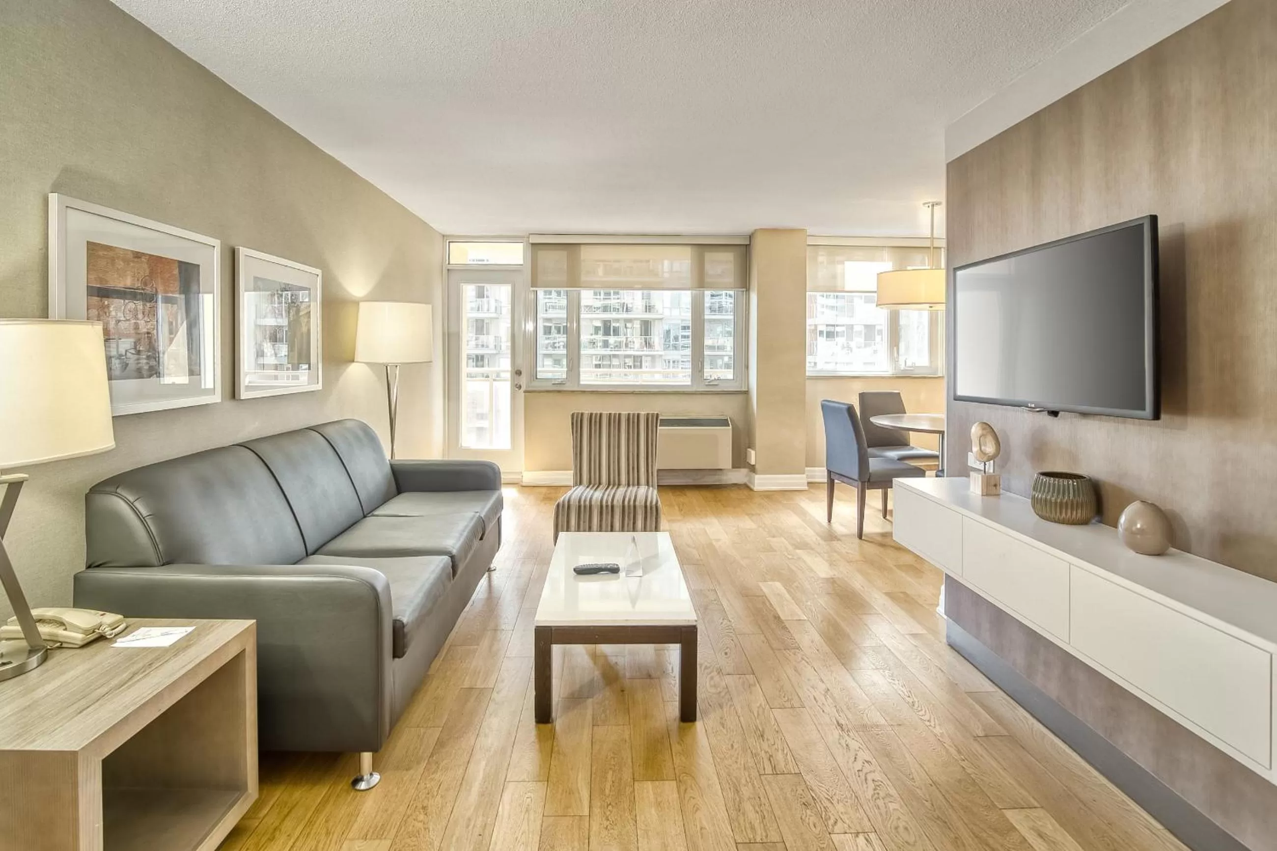 Living room in Town Inn Suites Hotel