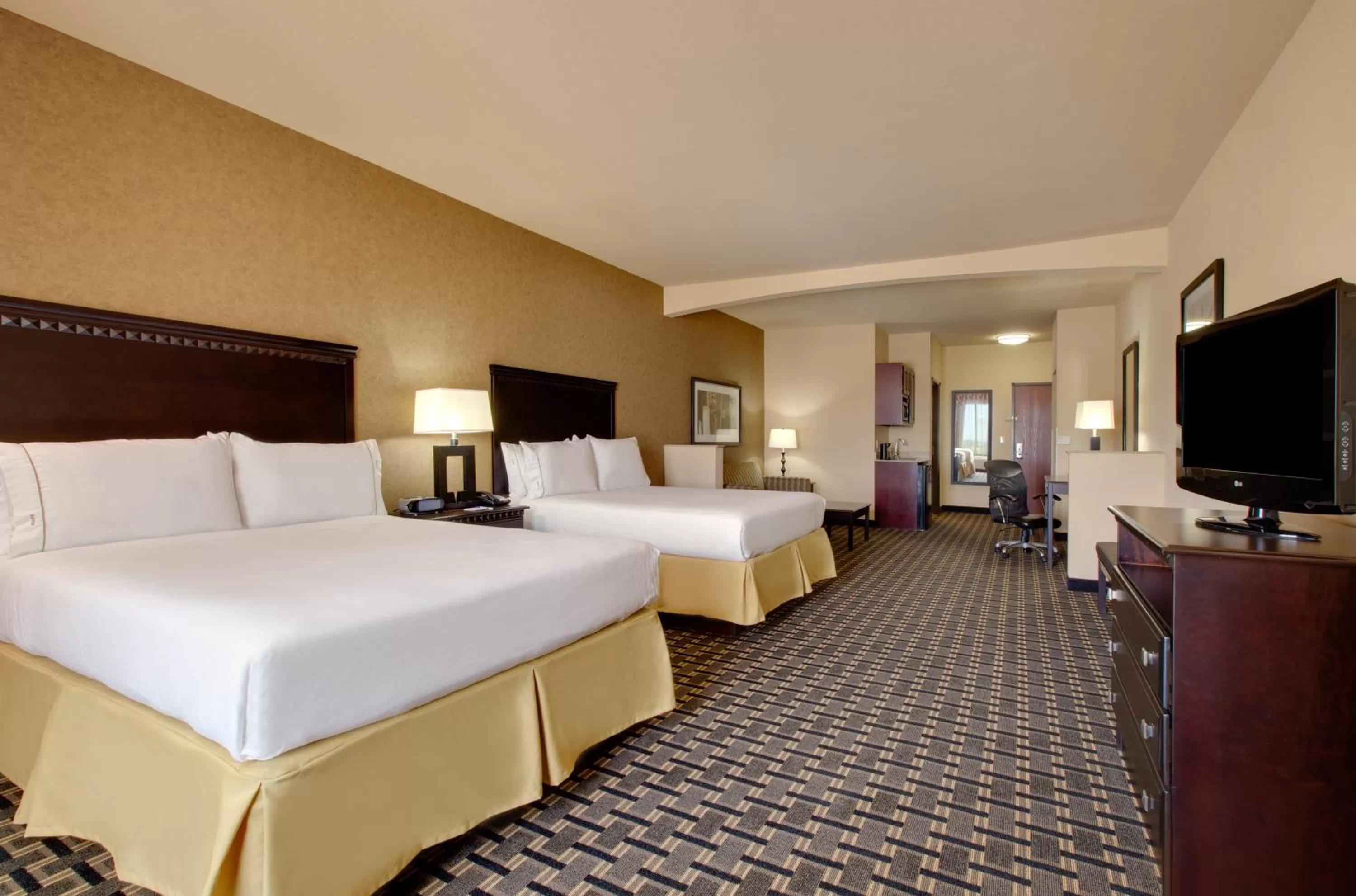 Queen Suite in Holiday Inn Express Hotel & Suites Ennis, an IHG Hotel