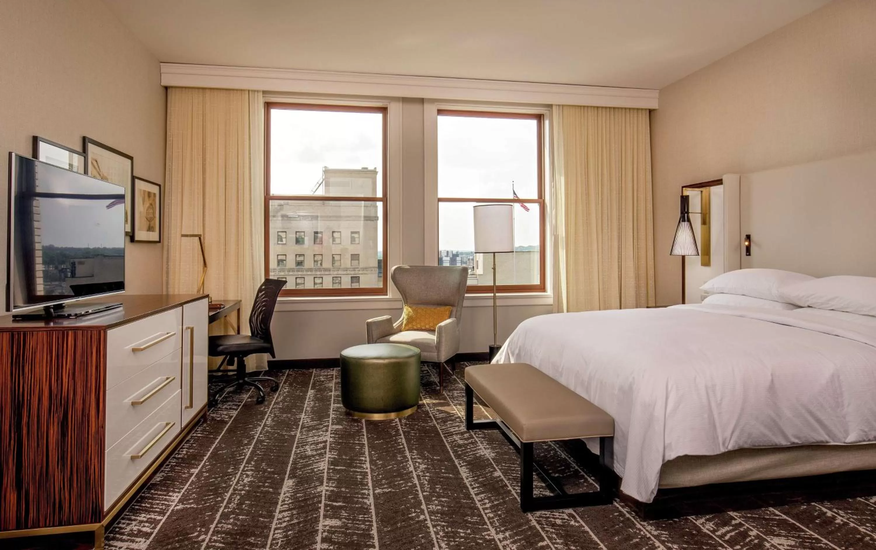 Bedroom, Bed in Doubletree By Hilton Youngstown Downtown