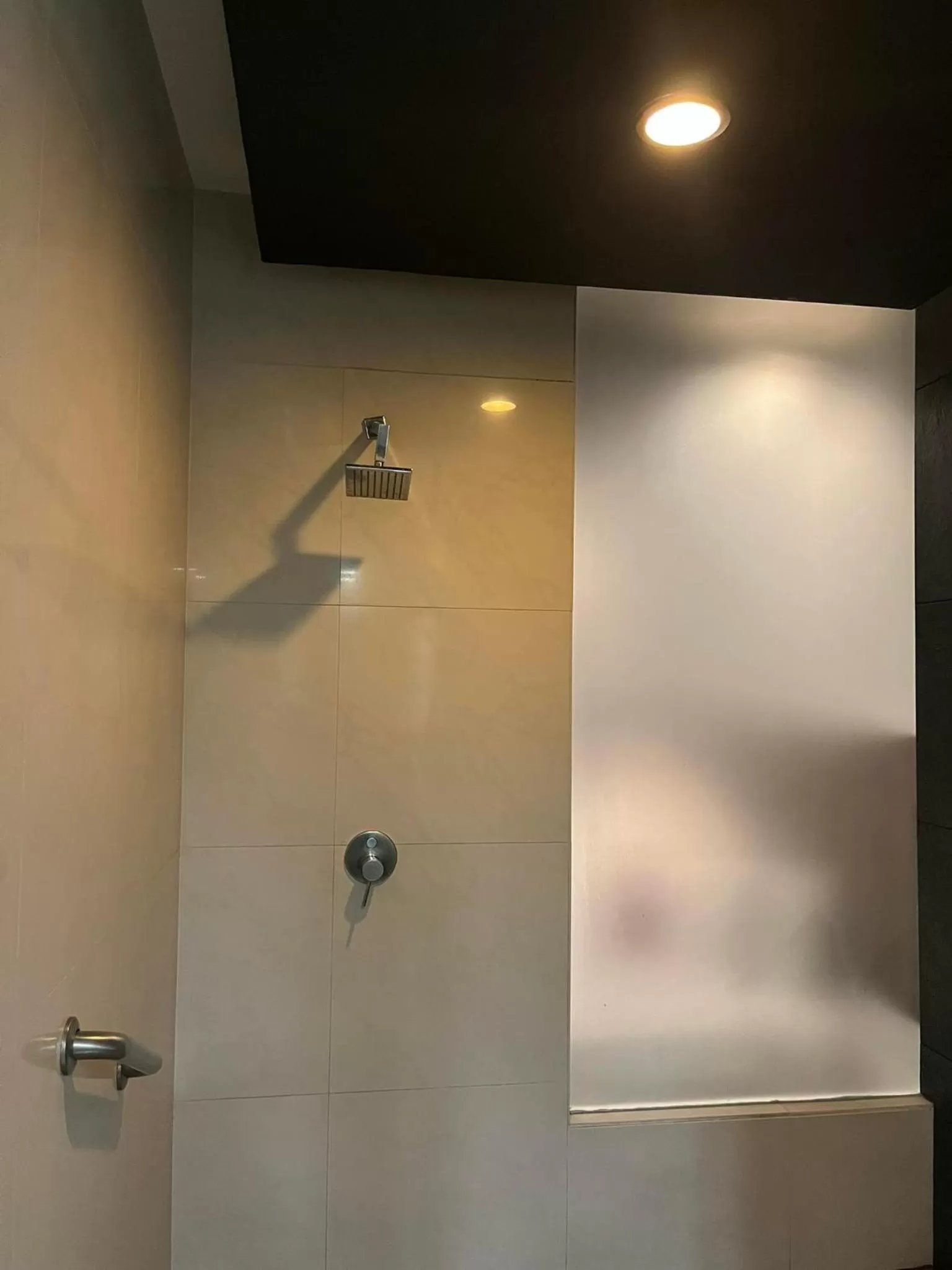 Shower in Zújmú Business Boutique Hotel