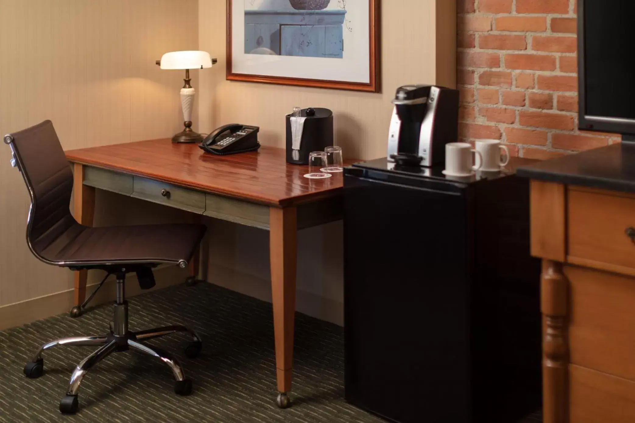 Deluxe King Room in St. Eugene Golf Resort & Casino Deluxe King Room in St. Eugene Golf Resort & Casino