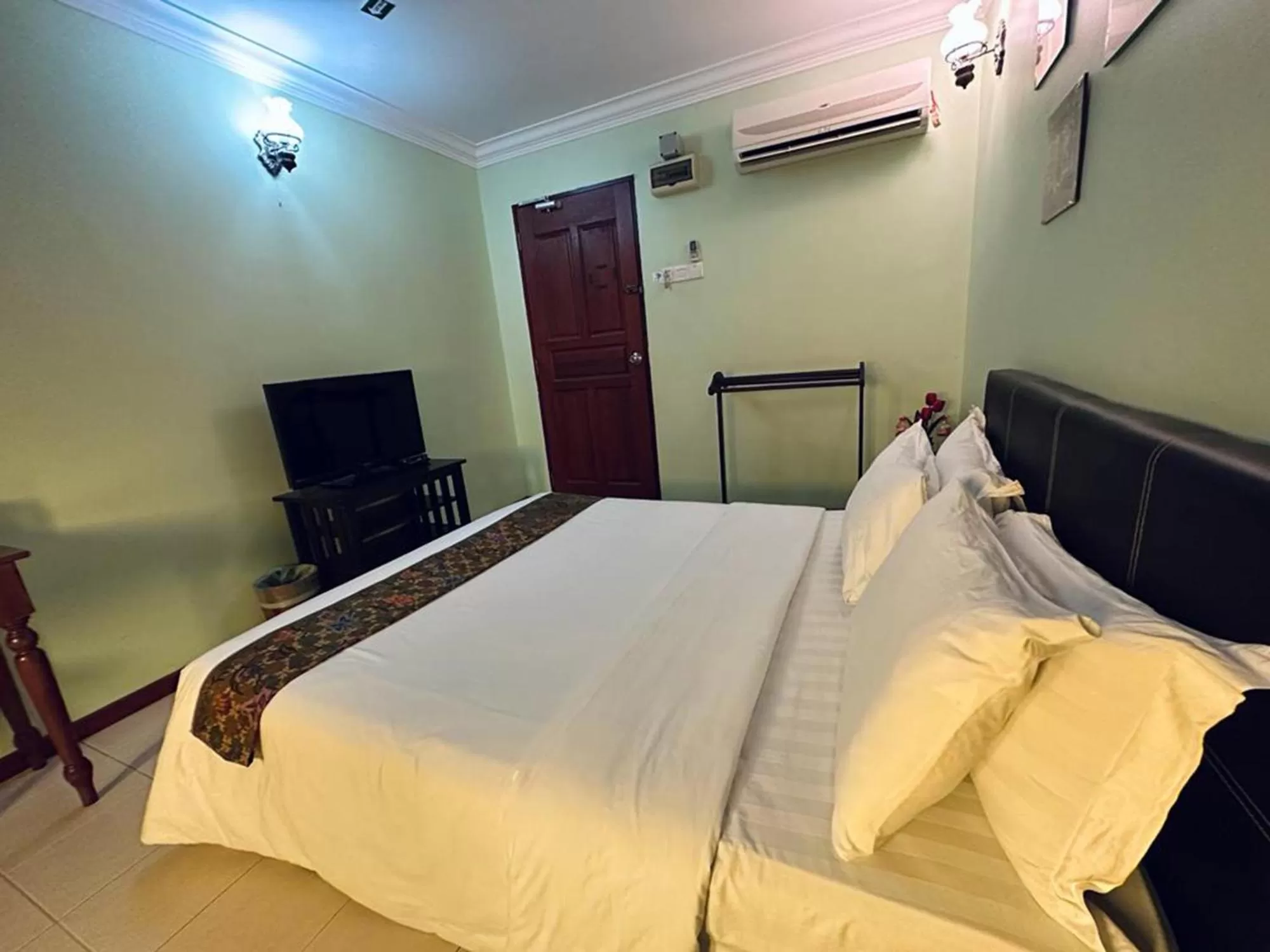 Bed in MORTEN VILLA MELAKA