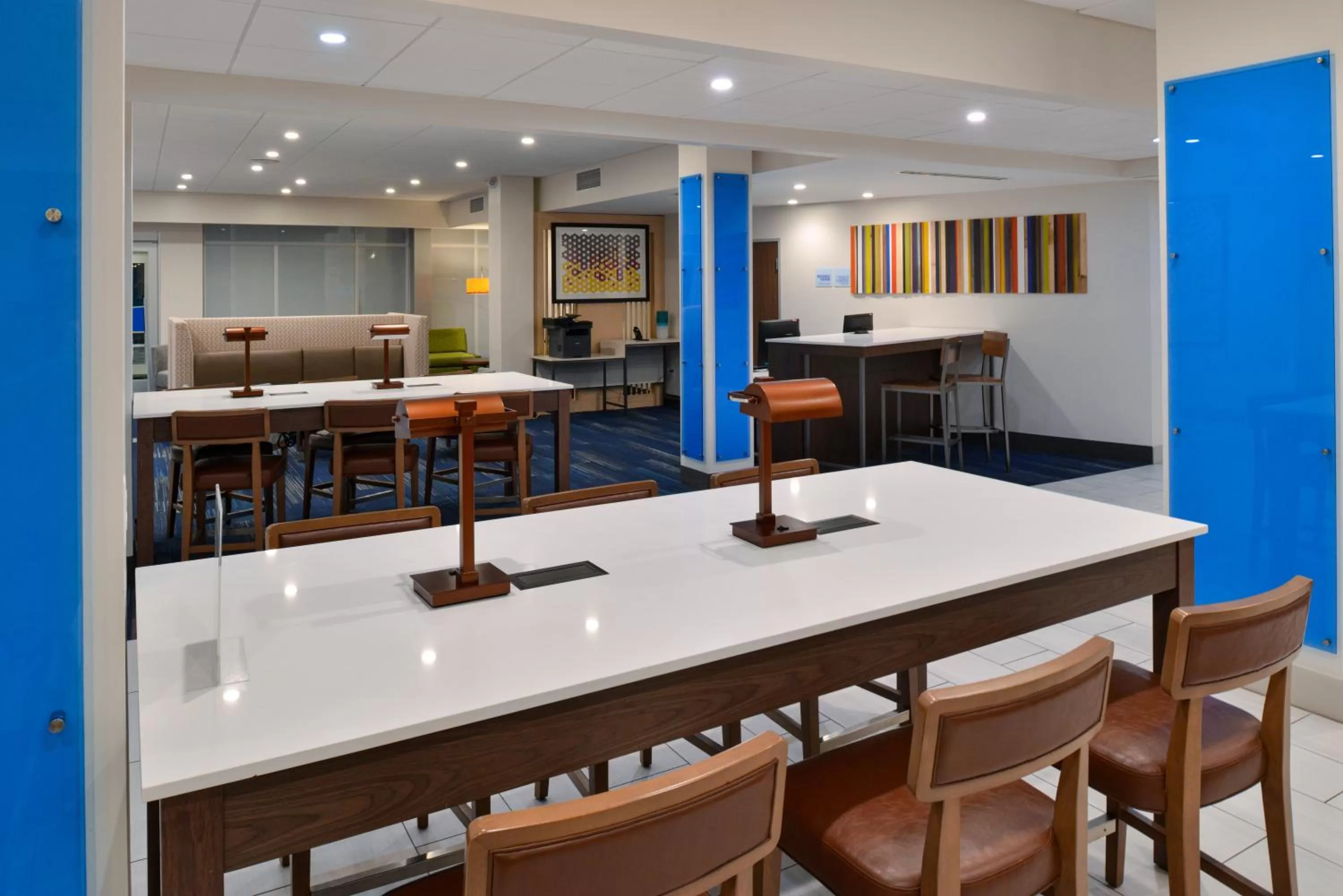 Lobby or reception in Holiday Inn Express Orlando - South Park by IHG