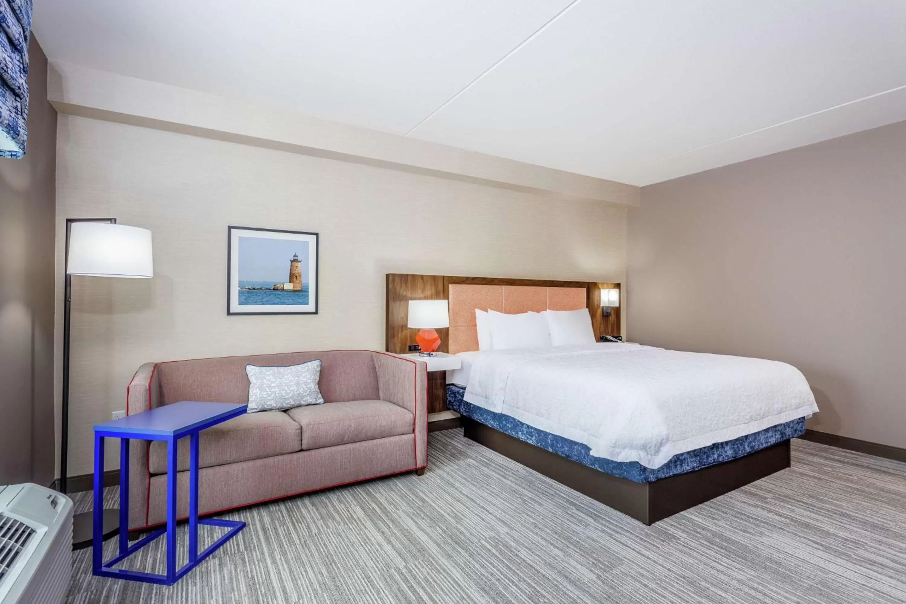 Living room, Bed in Hampton Inn & Suites Kittery-Portsmouth
