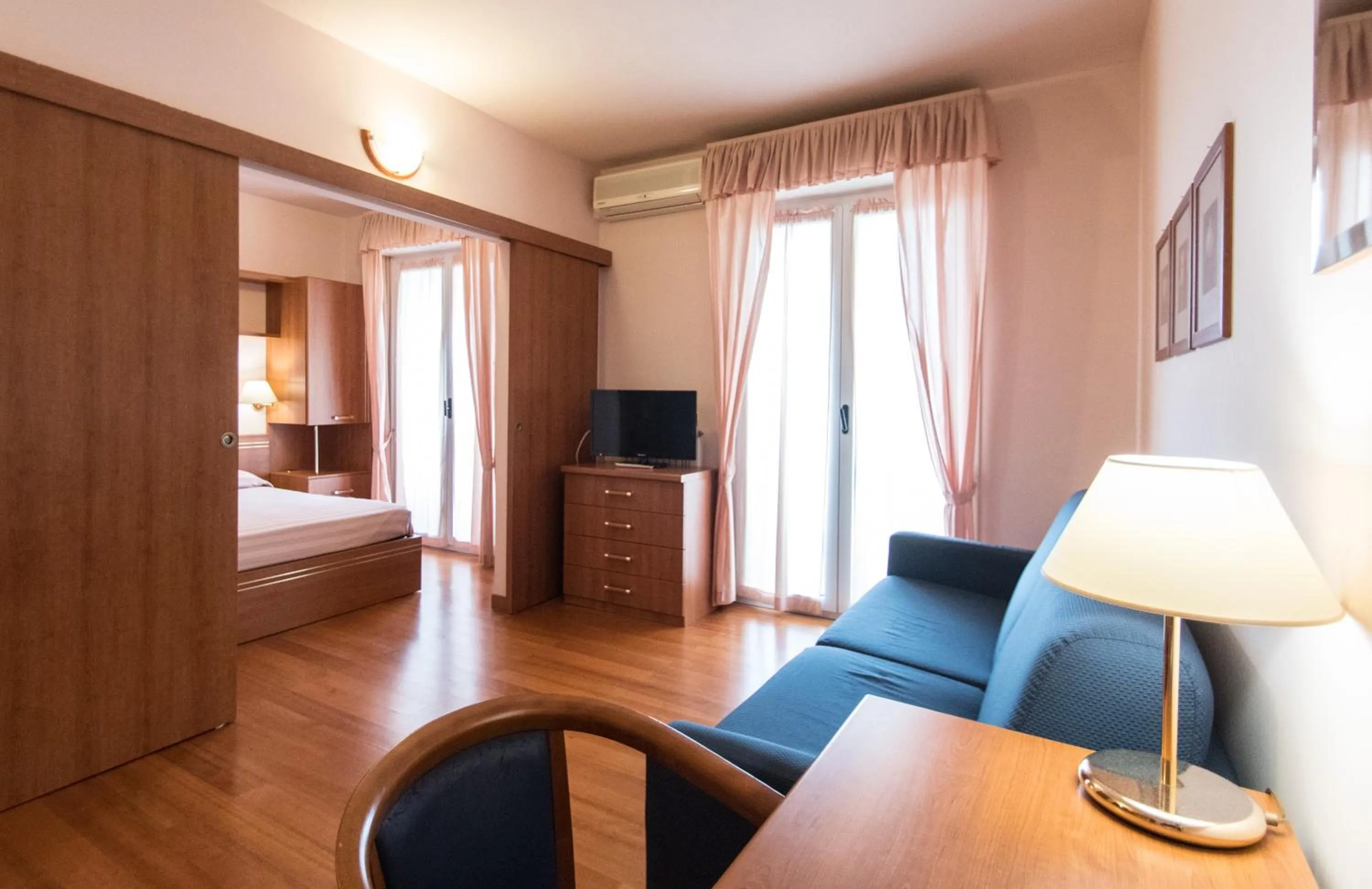 Living room, Bed in Loano 2 Village