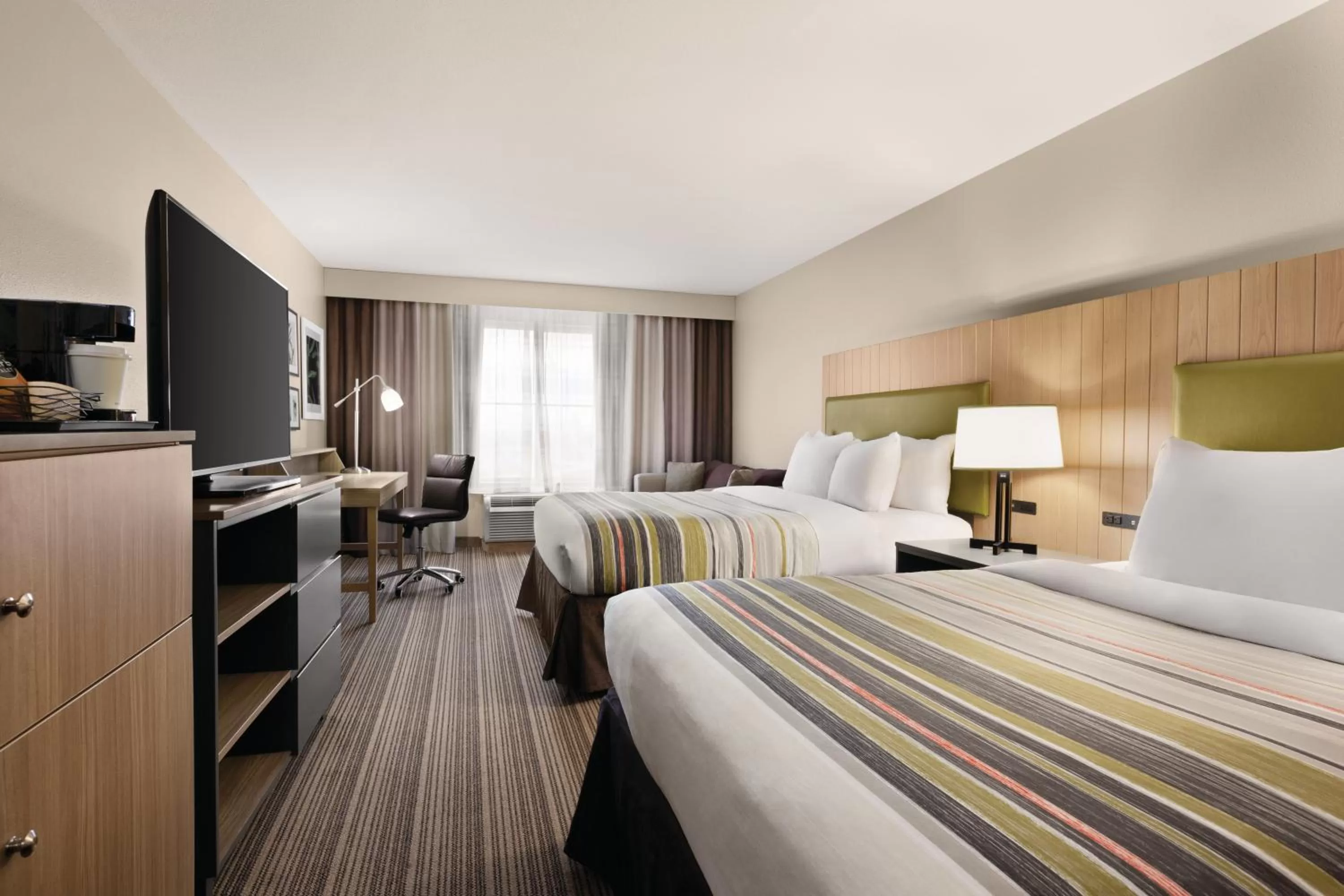 Photo of the whole room, Bed in Country Inn & Suites by Radisson, Wytheville, VA