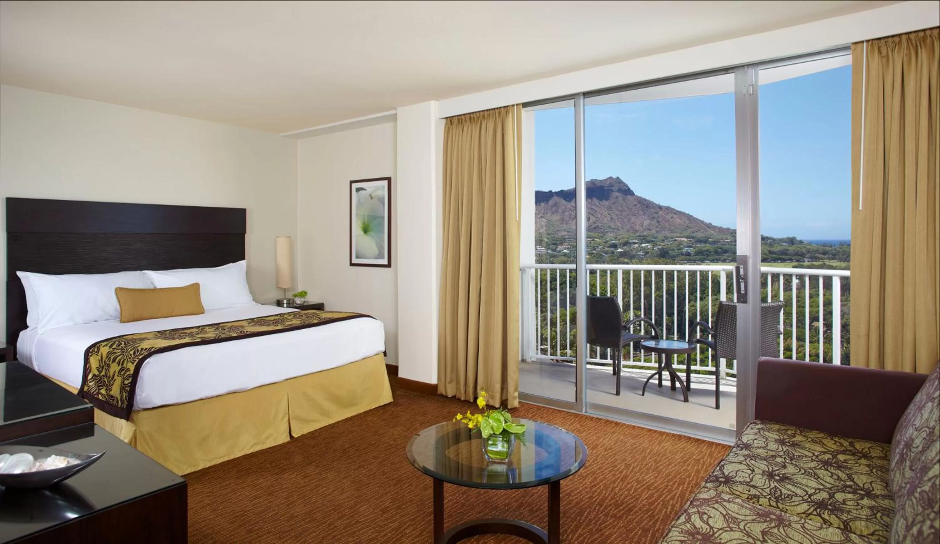 Bed in Park Shore Waikiki