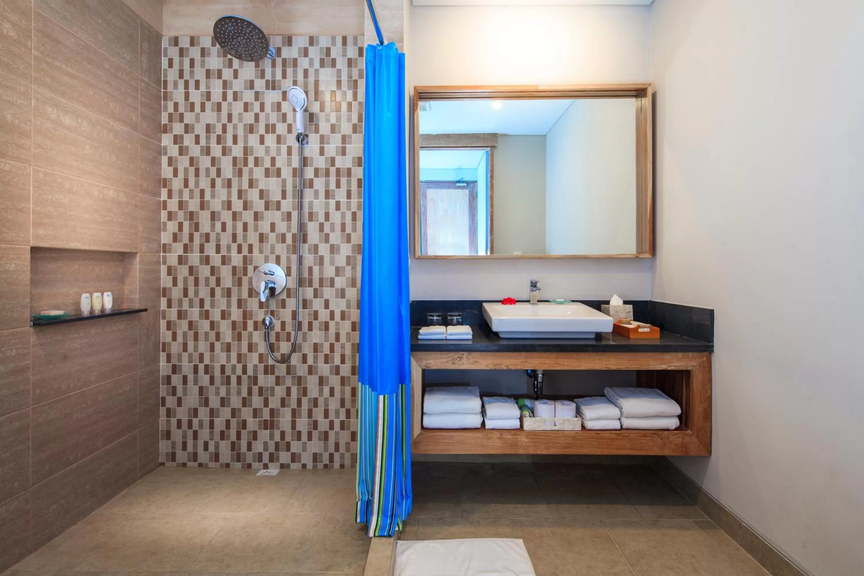 Bathroom, Bed in Mahagiri Resort Nusa Lembongan