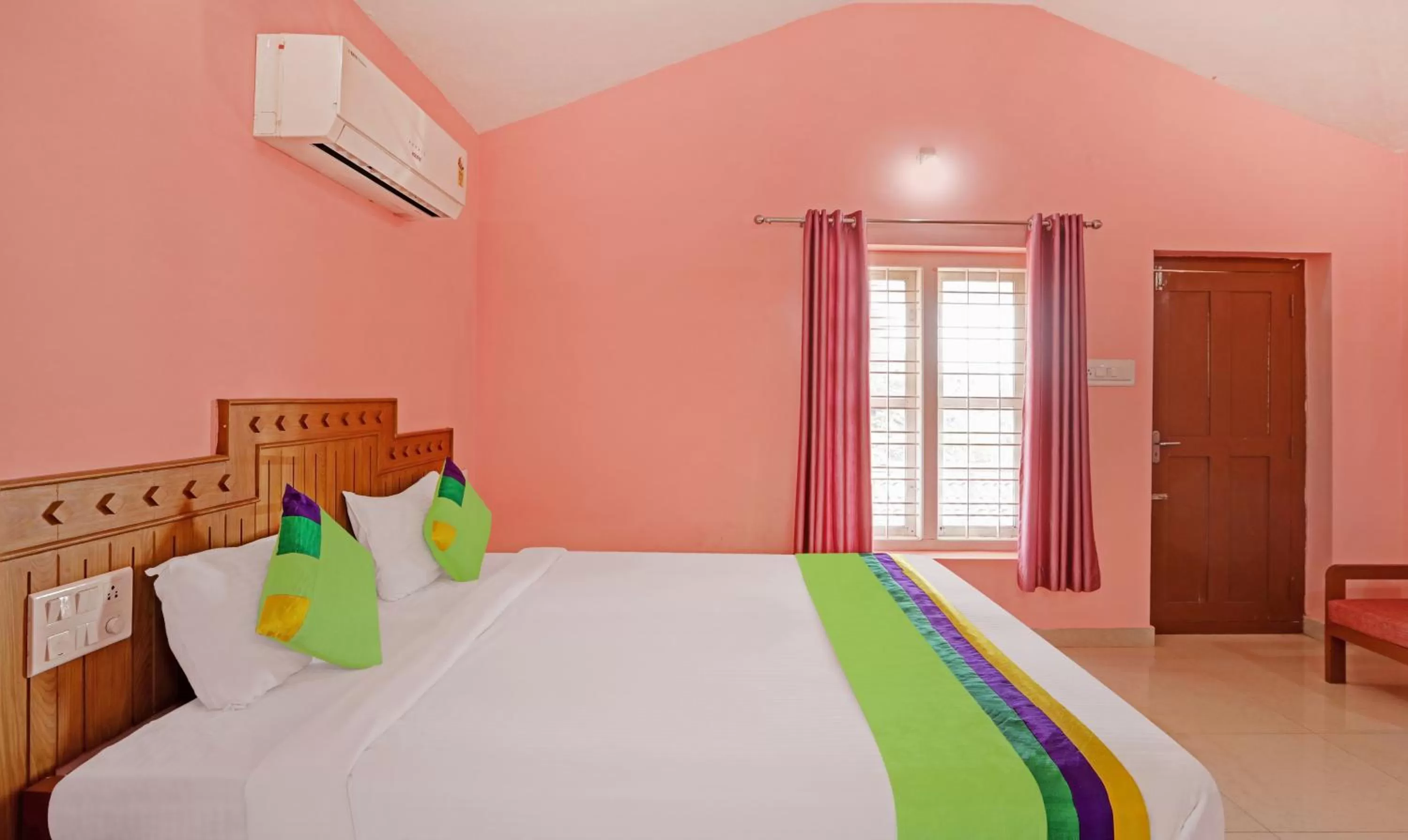 Bed in Treebo Trend Yajna Comforts