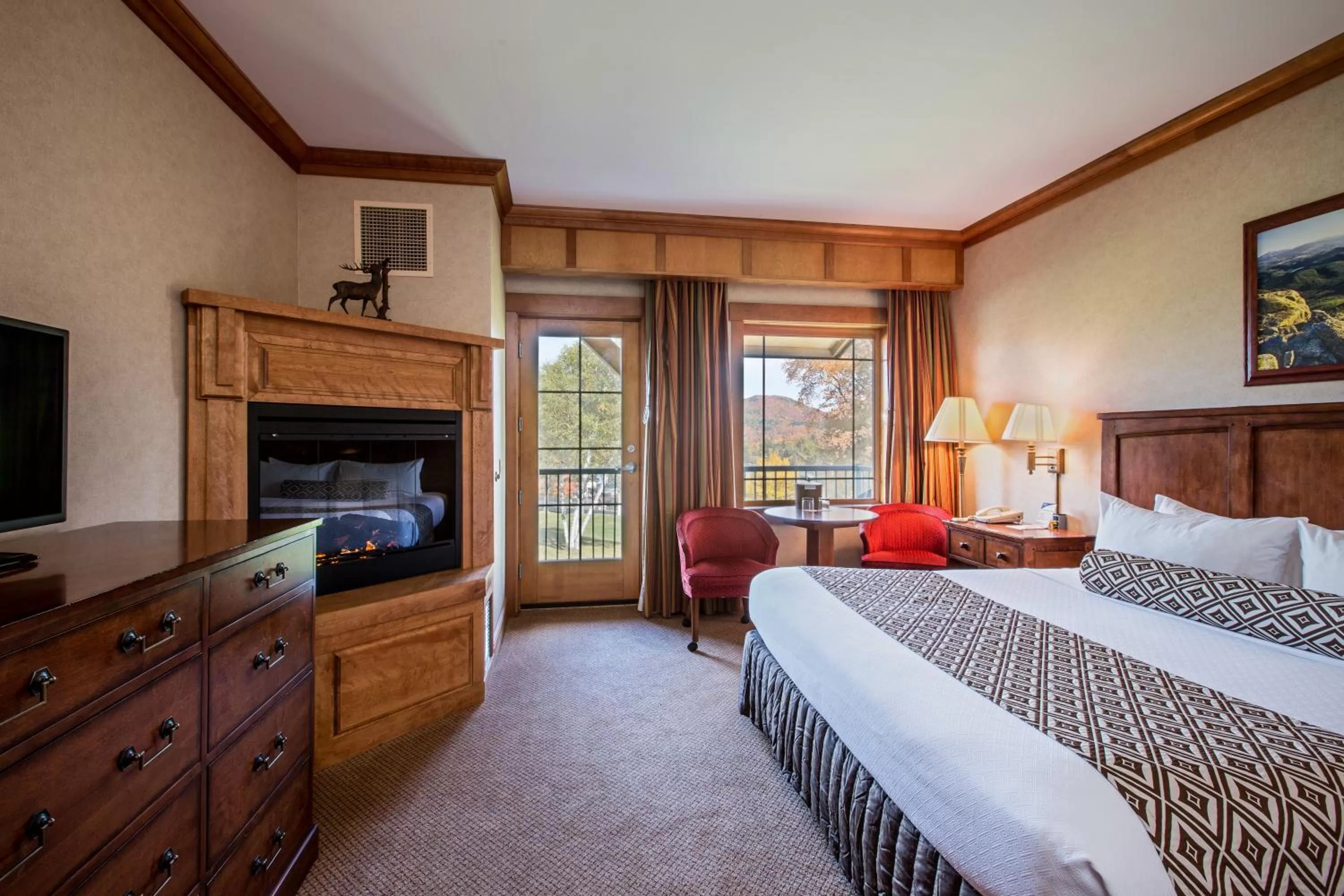 Photo of the whole room, Bed in Crowne Plaza Lake Placid by IHG