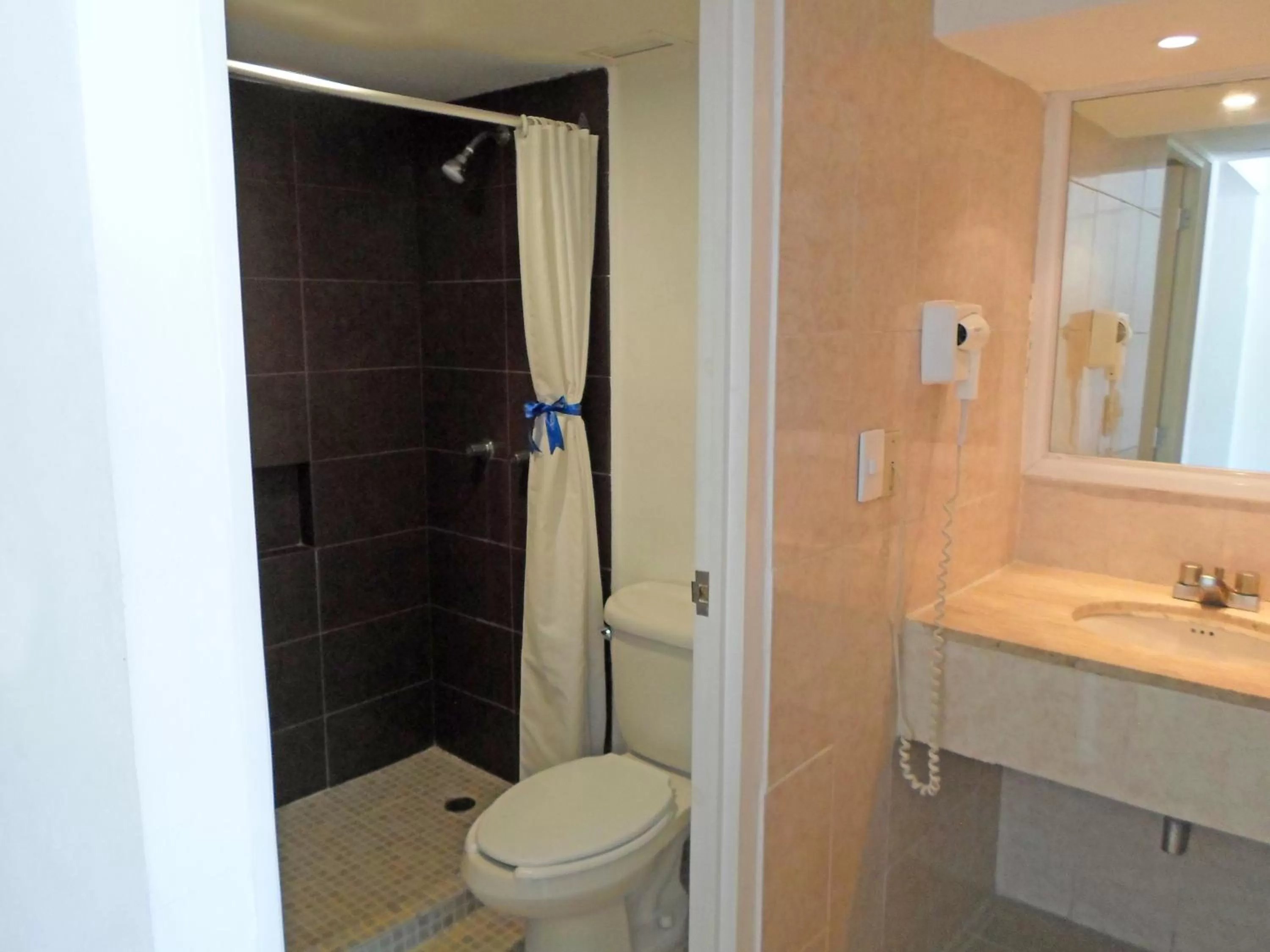 Bathroom in Calinda Beach Acapulco