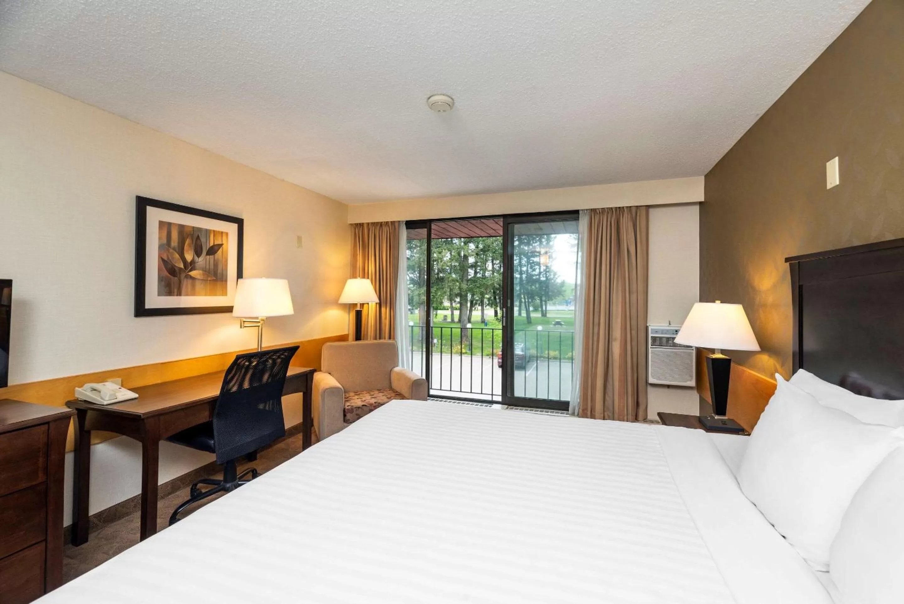 Bedroom, Bed in Prestige Riverside Lodge Quesnel