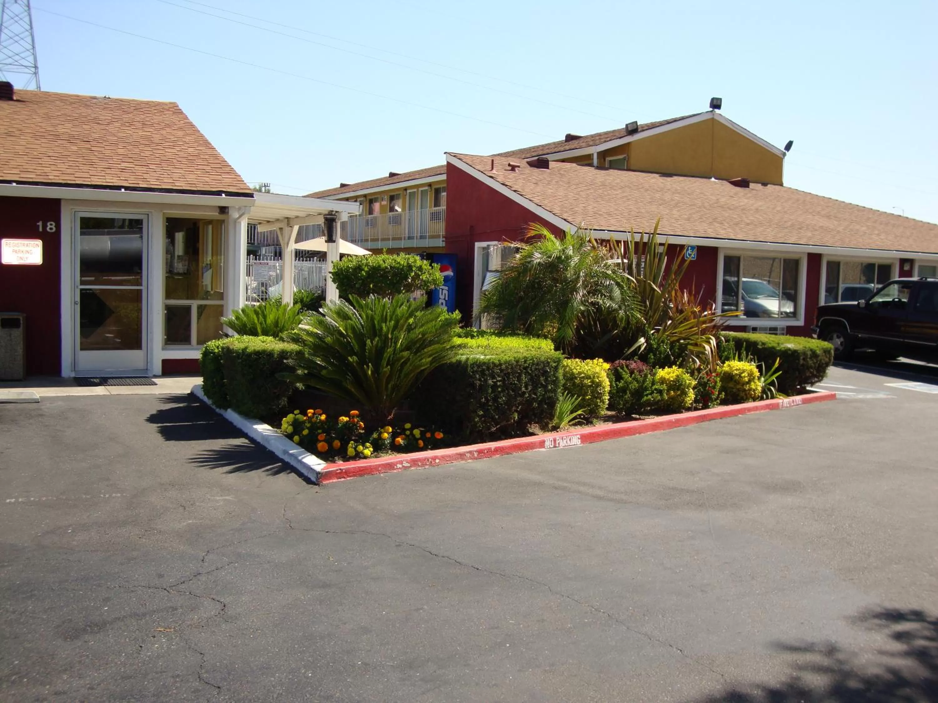 Property building in Oasis Inn Sacramento- Elk Grove