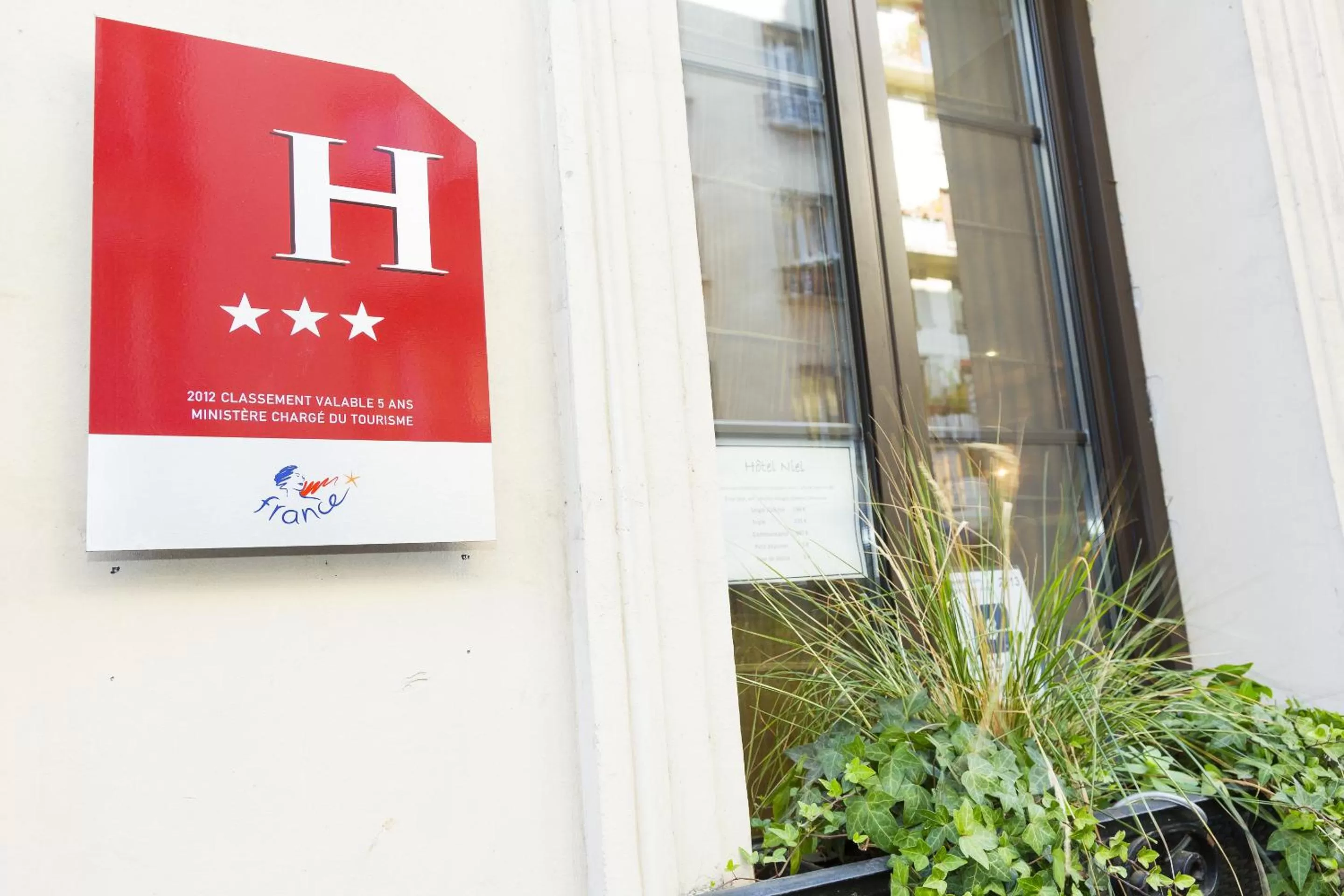 Facade/entrance in Elysees Niel Hotel