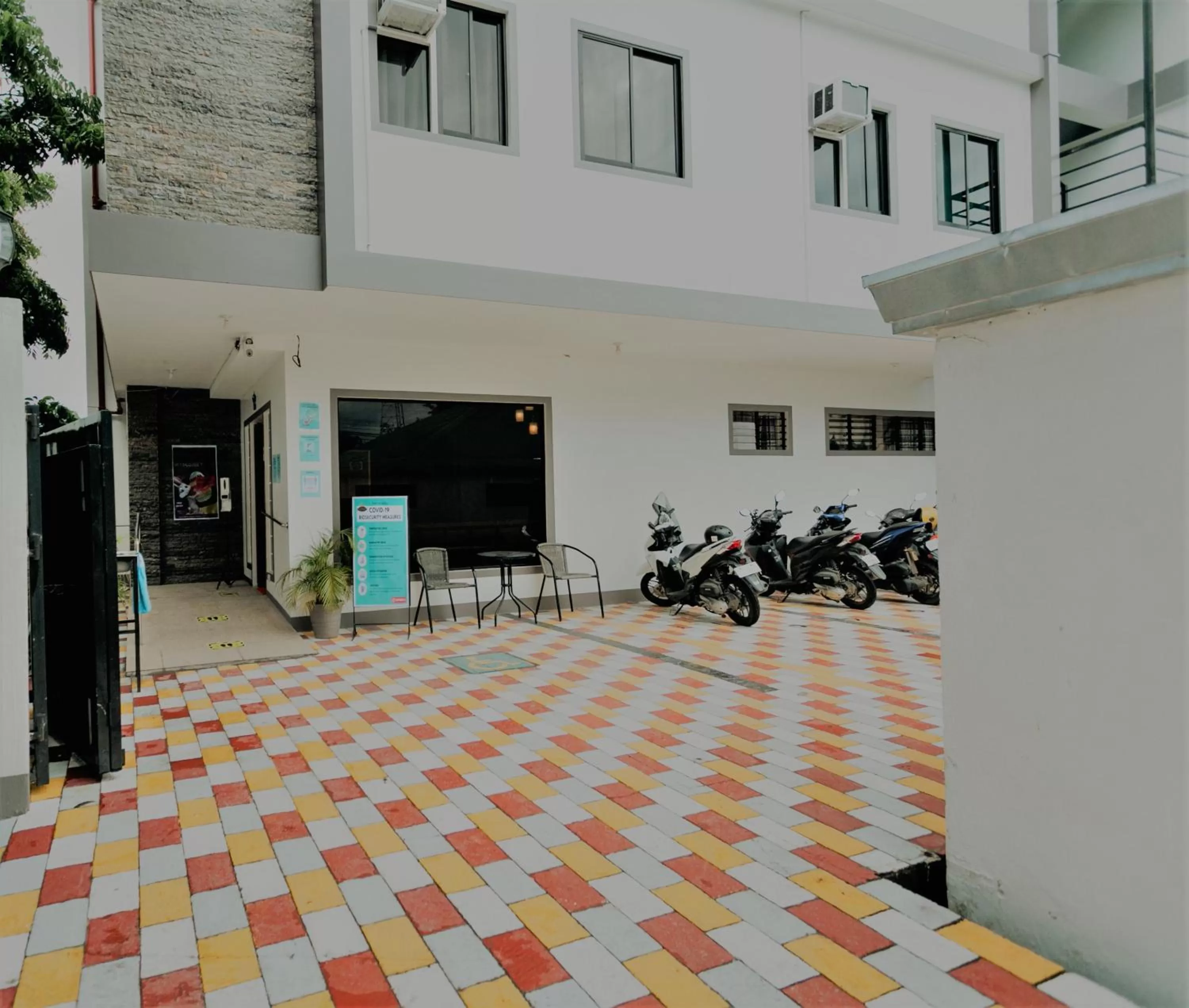 Property building in Kingswick Residences & Lodge