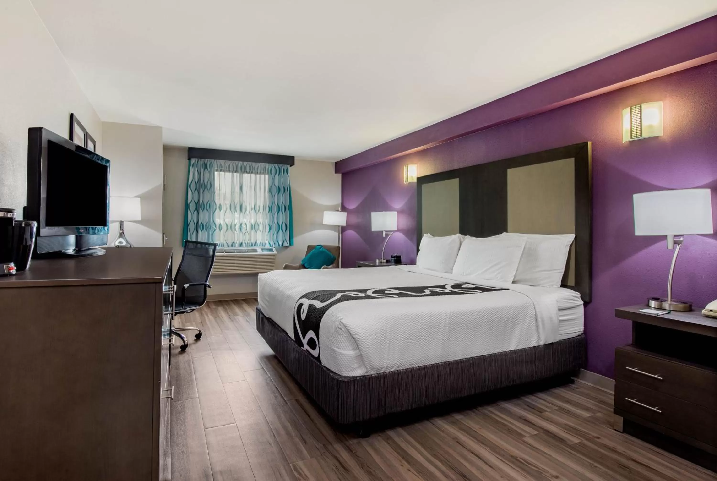 Bed in La Quinta Inn by Wyndham West Long Branch NJ Shore Area