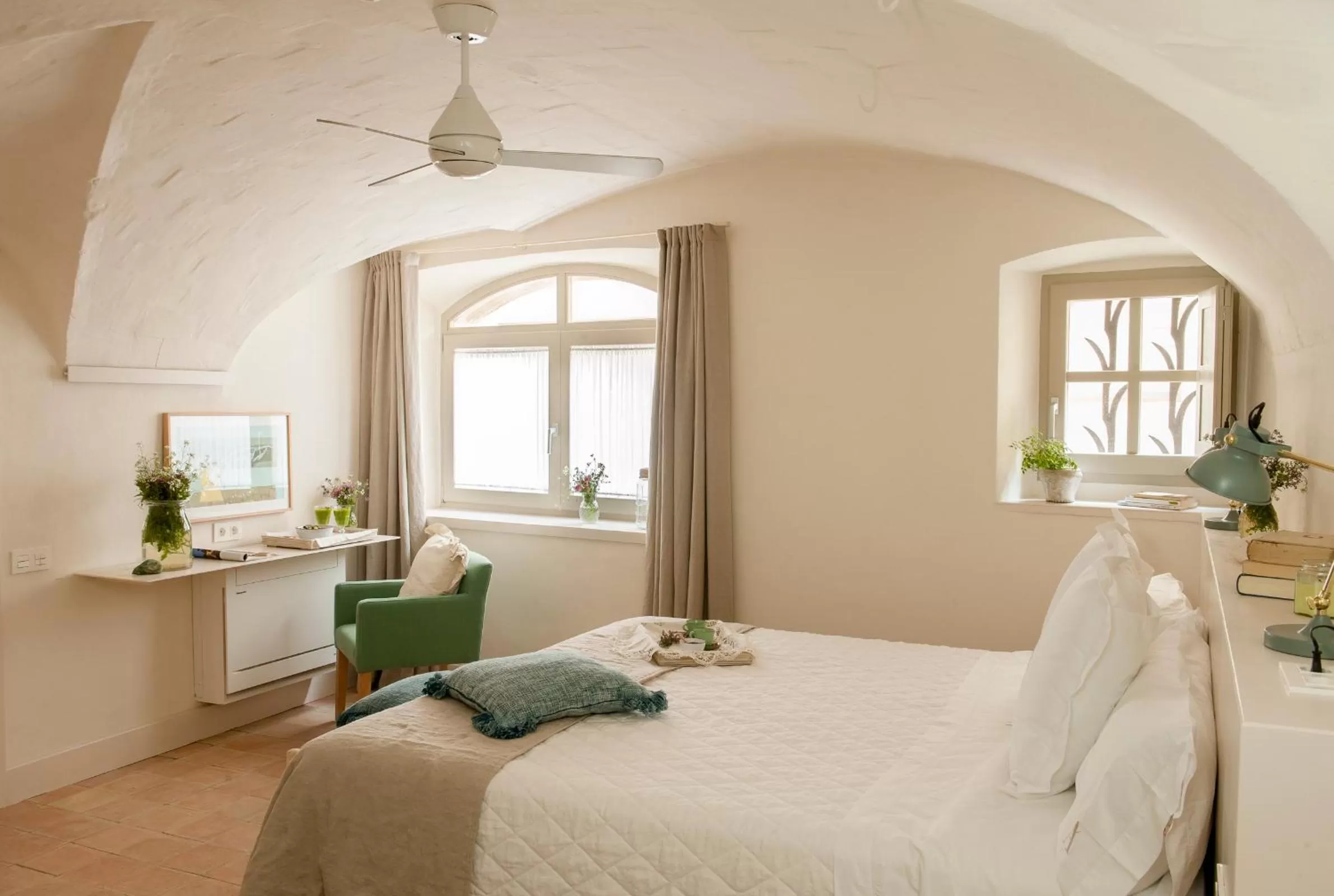 Bed in Arkhé Hotel Boutique Pals