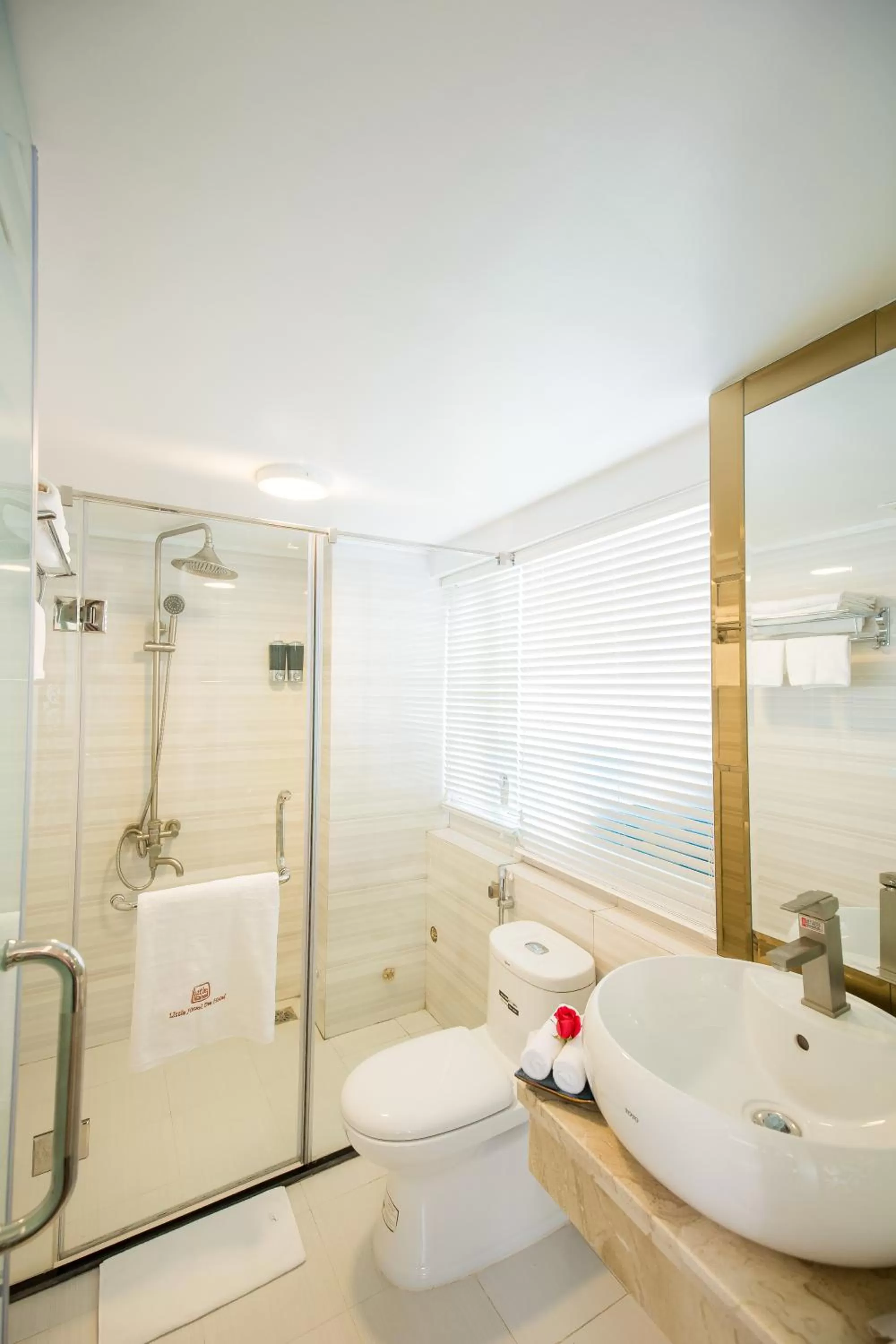 Shower in Little Hanoi Deluxe Hotel