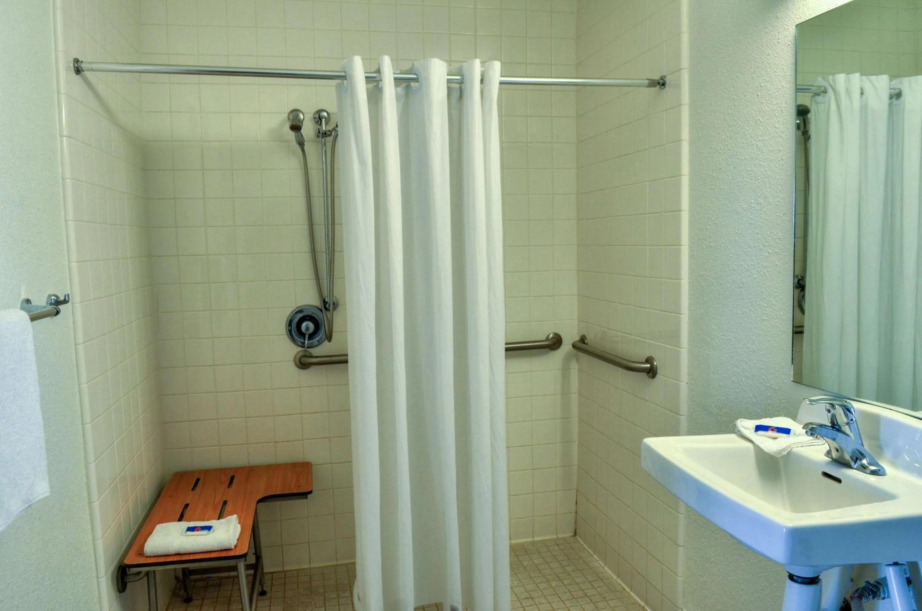 Bathroom in Motel 6-Santa Nella, CA - Los Banos - Interstate 5