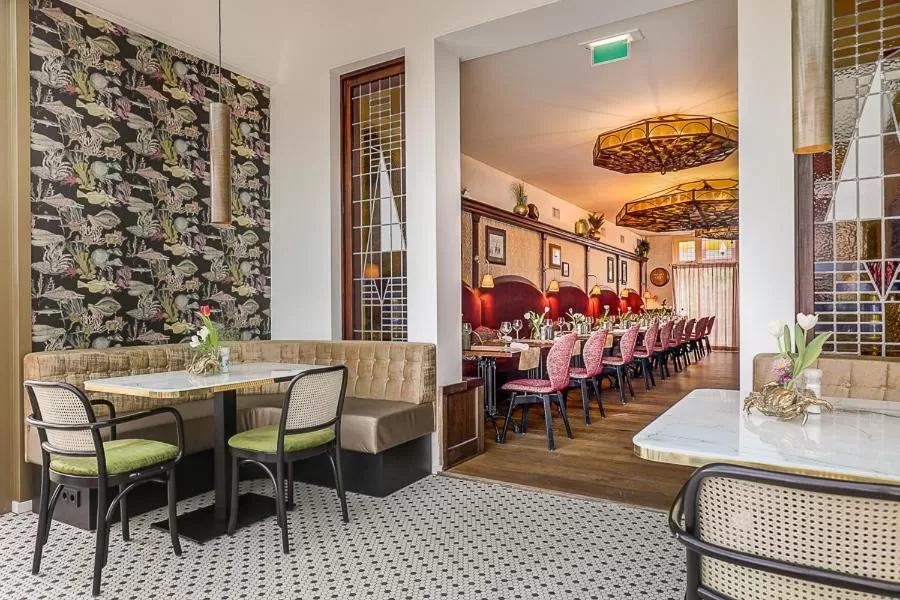 Restaurant/places to eat in Hotel Victoria