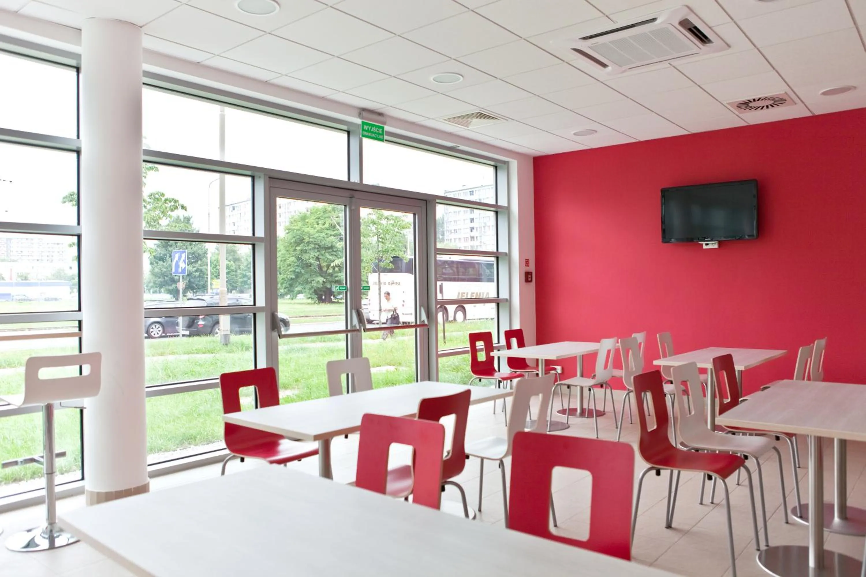 Restaurant/places to eat in Premiere Classe Wroclaw Centrum