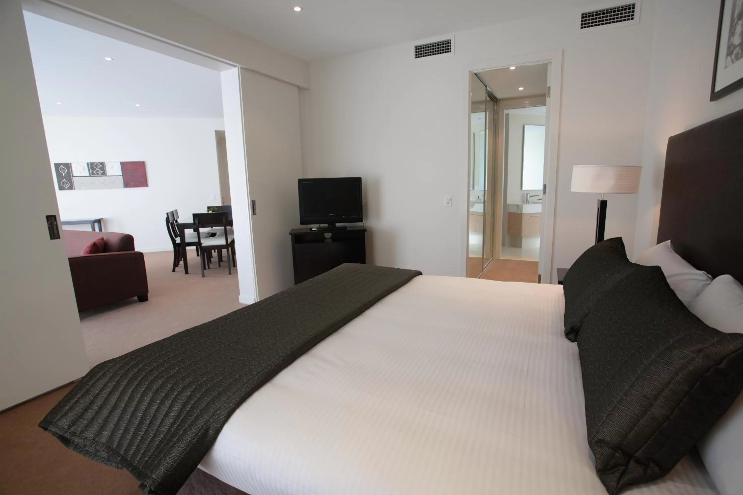Photo of the whole room, Bed in Grand Mercure Allegra Hervey Bay