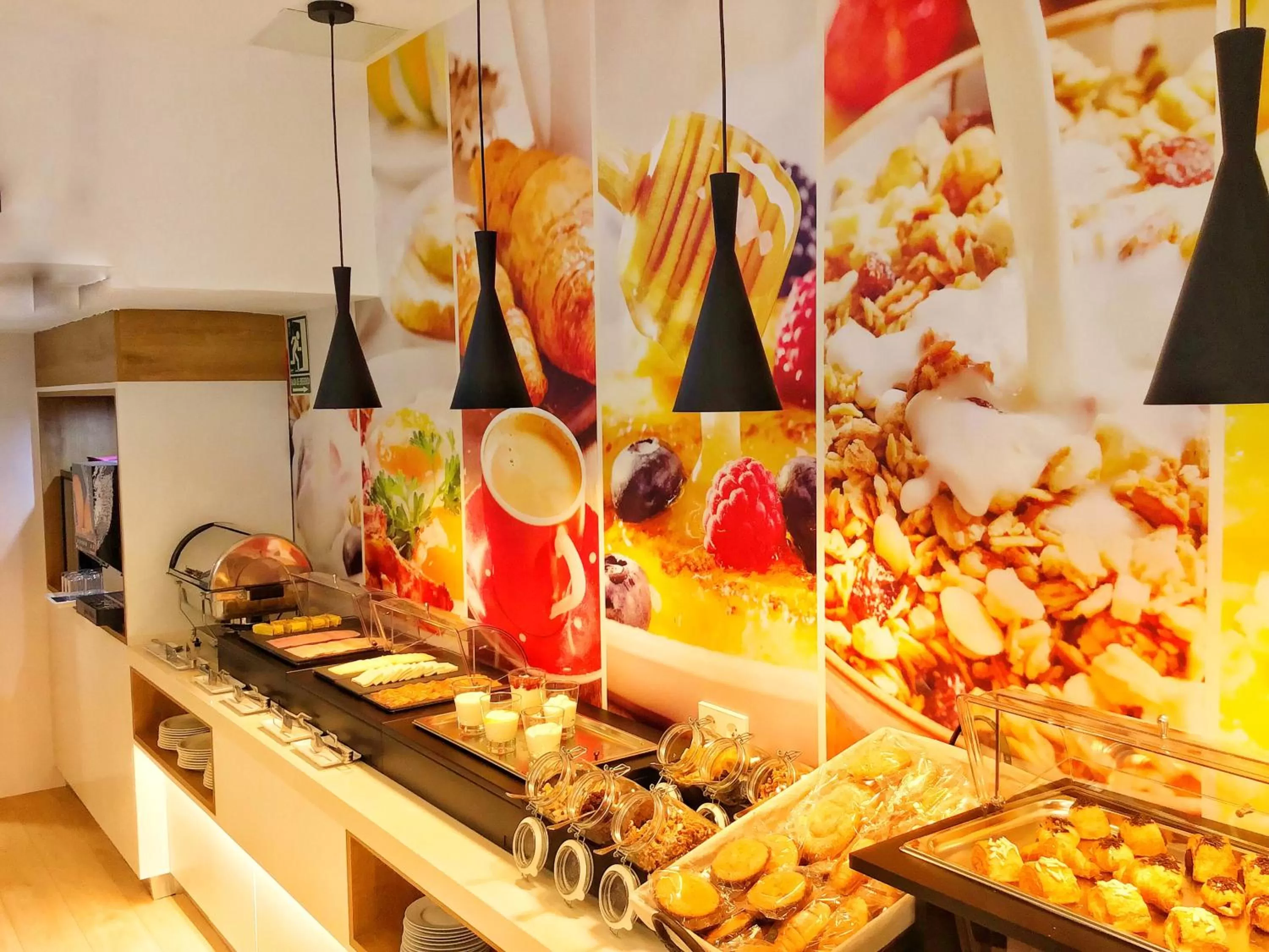 Food and drinks in Hotel Miau