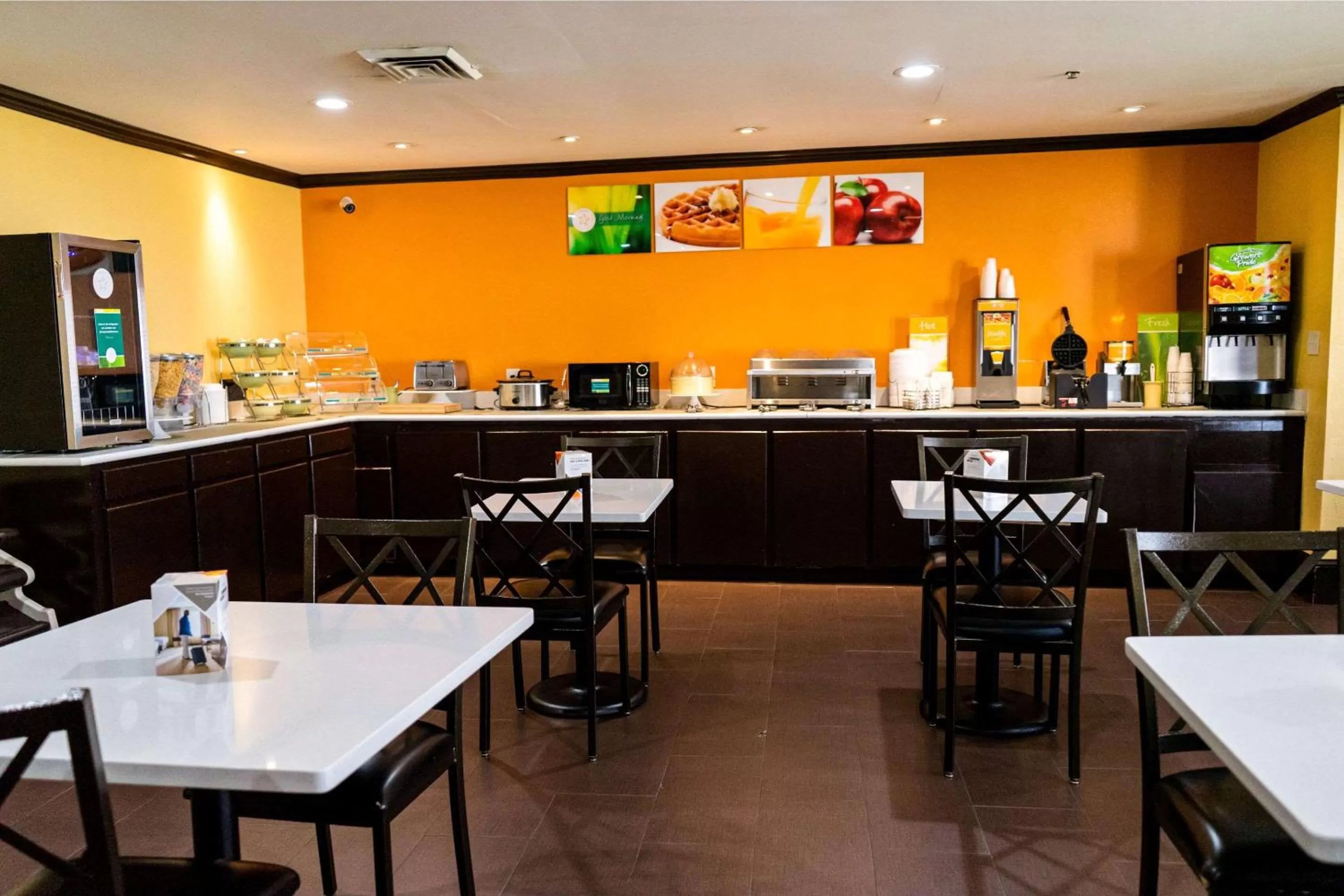 Restaurant/places to eat in Quality Inn Whiteville North