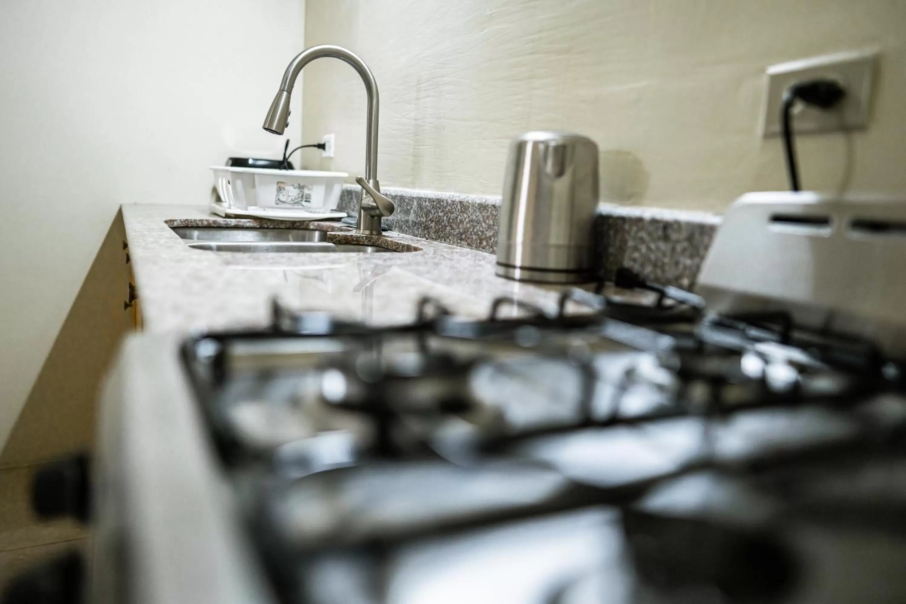 Coffee/tea facilities in Connie's Comfort Suites