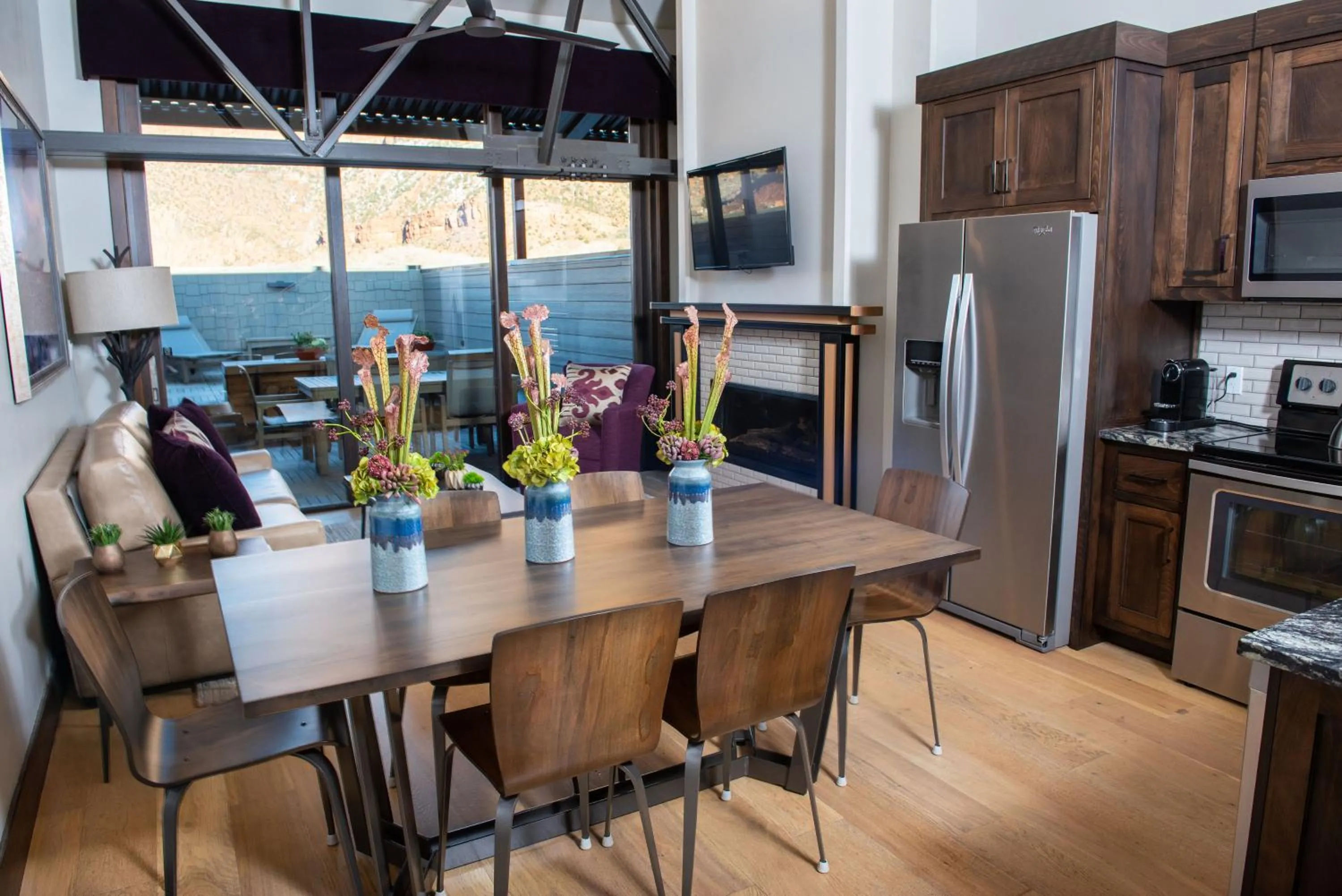 Communal lounge/ TV room in Cable Mountain Lodge