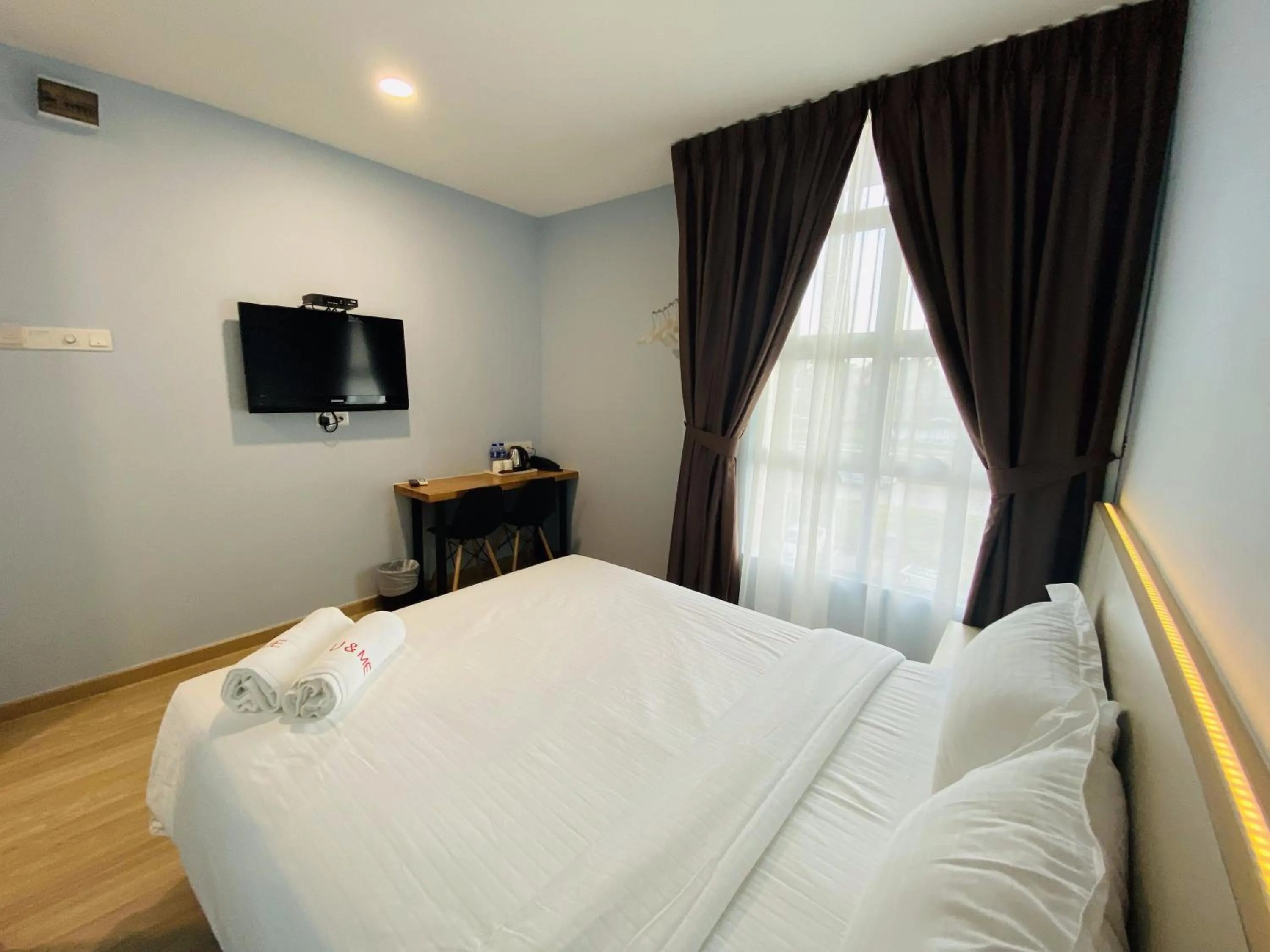 Photo of the whole room, Bed in Hotel U and Me