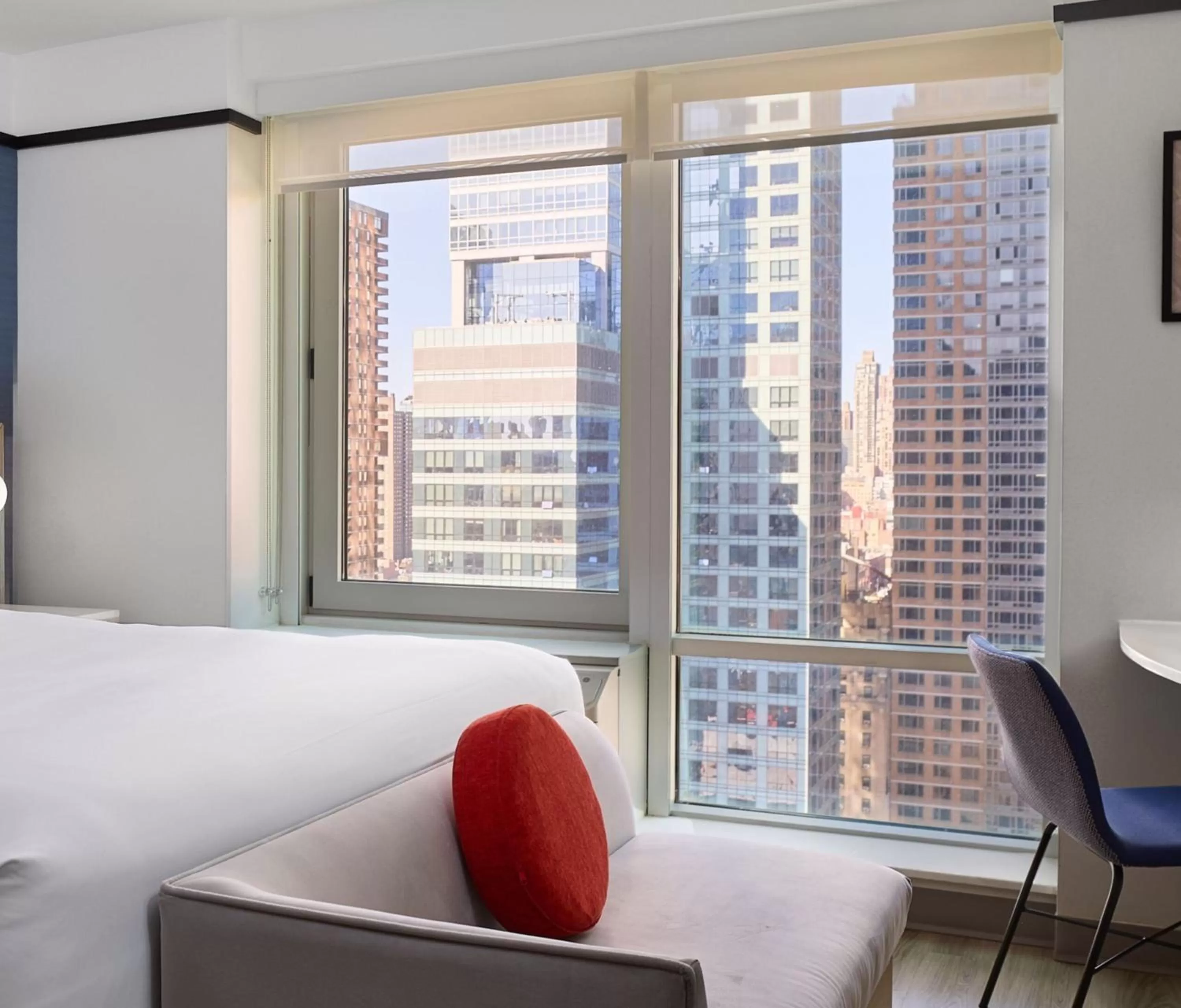View (from property/room), Bed in Delta Hotels by Marriott New York Times Square