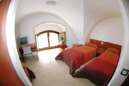 Large Double or Twin Room in B&B Tarasia