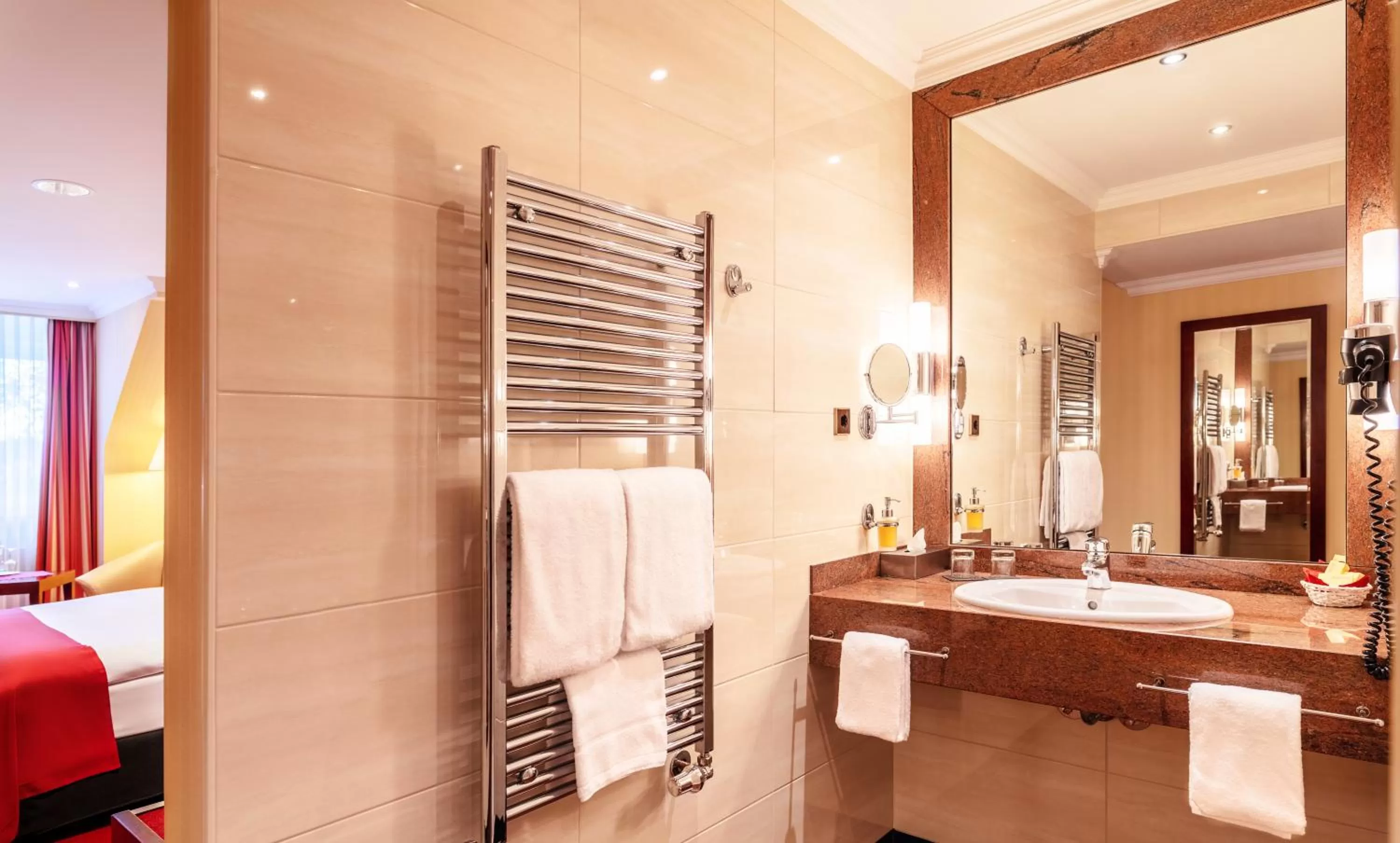 Bathroom, Bed in Hotel Amaris Bremerhaven