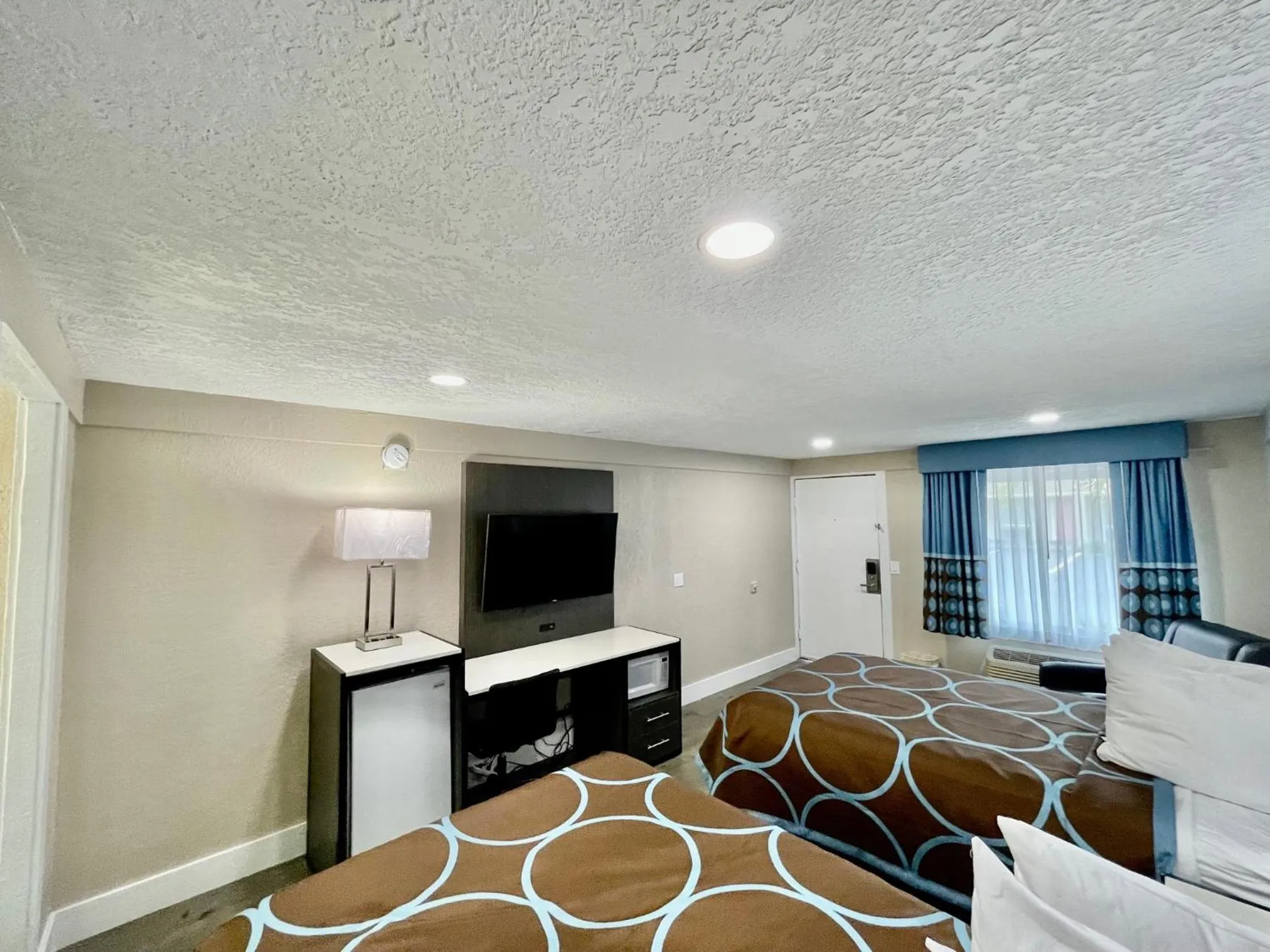 Bedroom, Bed in Super 8 by Wyndham Kissimmee-Orlando