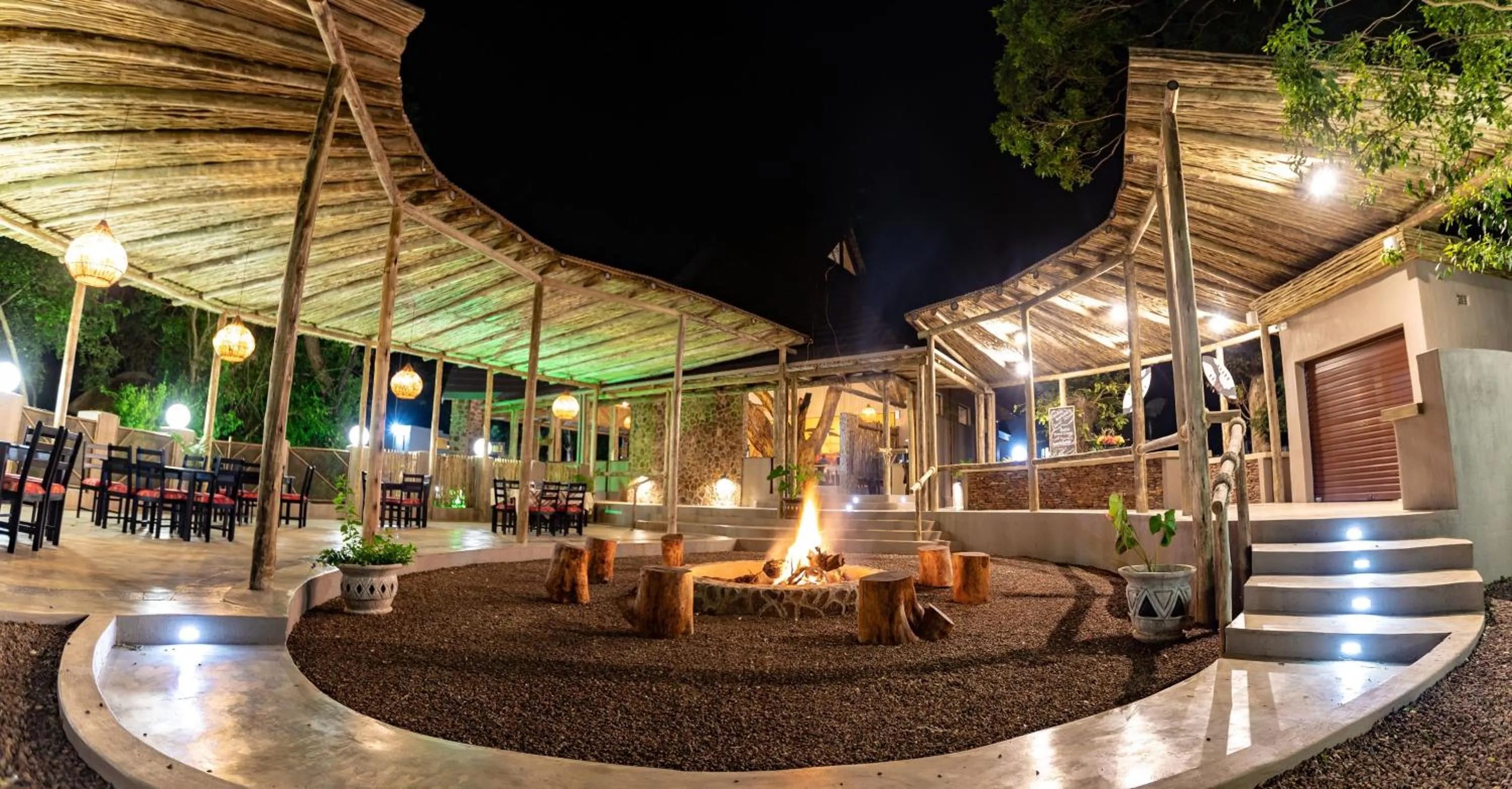 Seating area in Gooderson DumaZulu Lodge