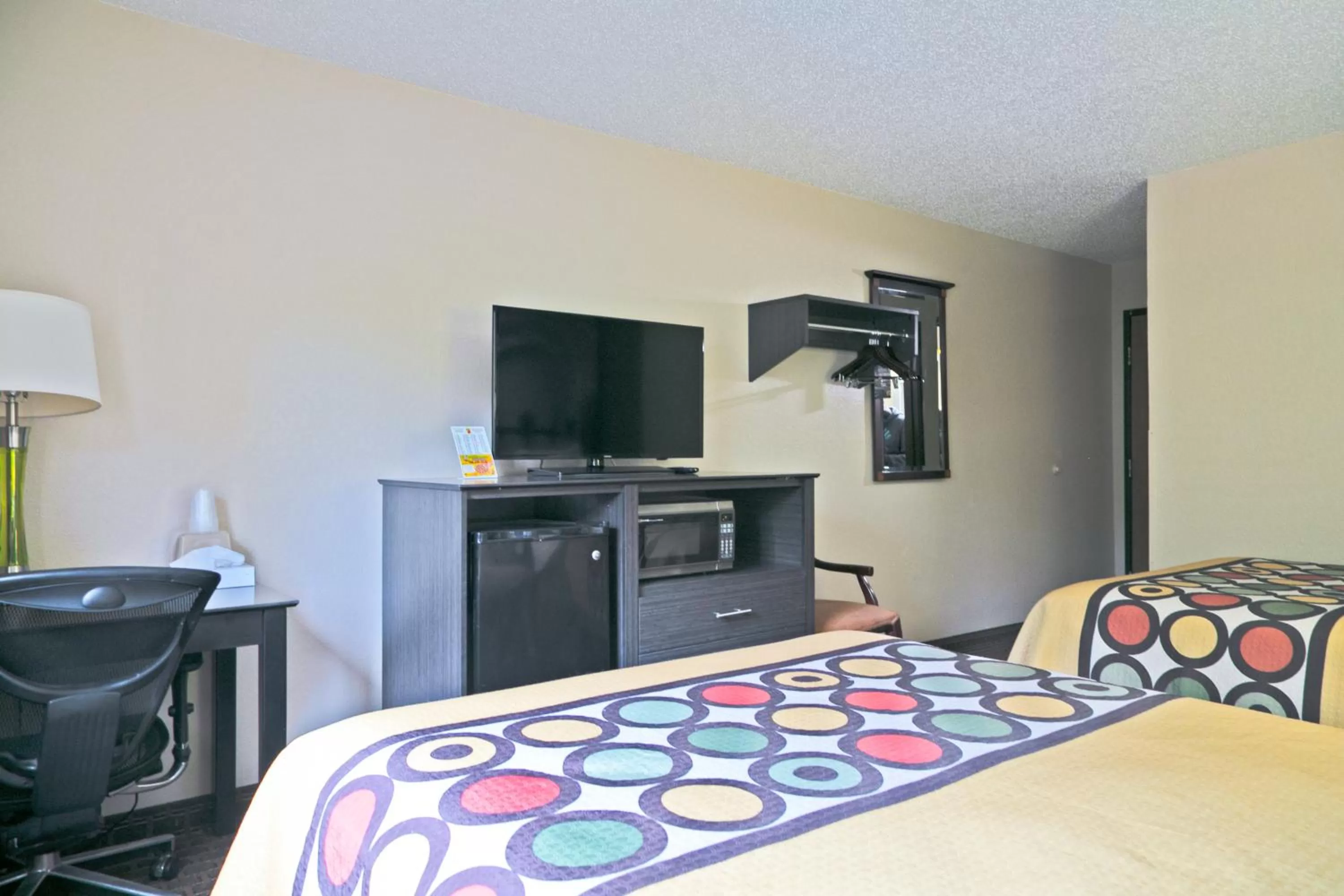 Bed in Super 8 by Wyndham Augusta Ft Eisenhower Area