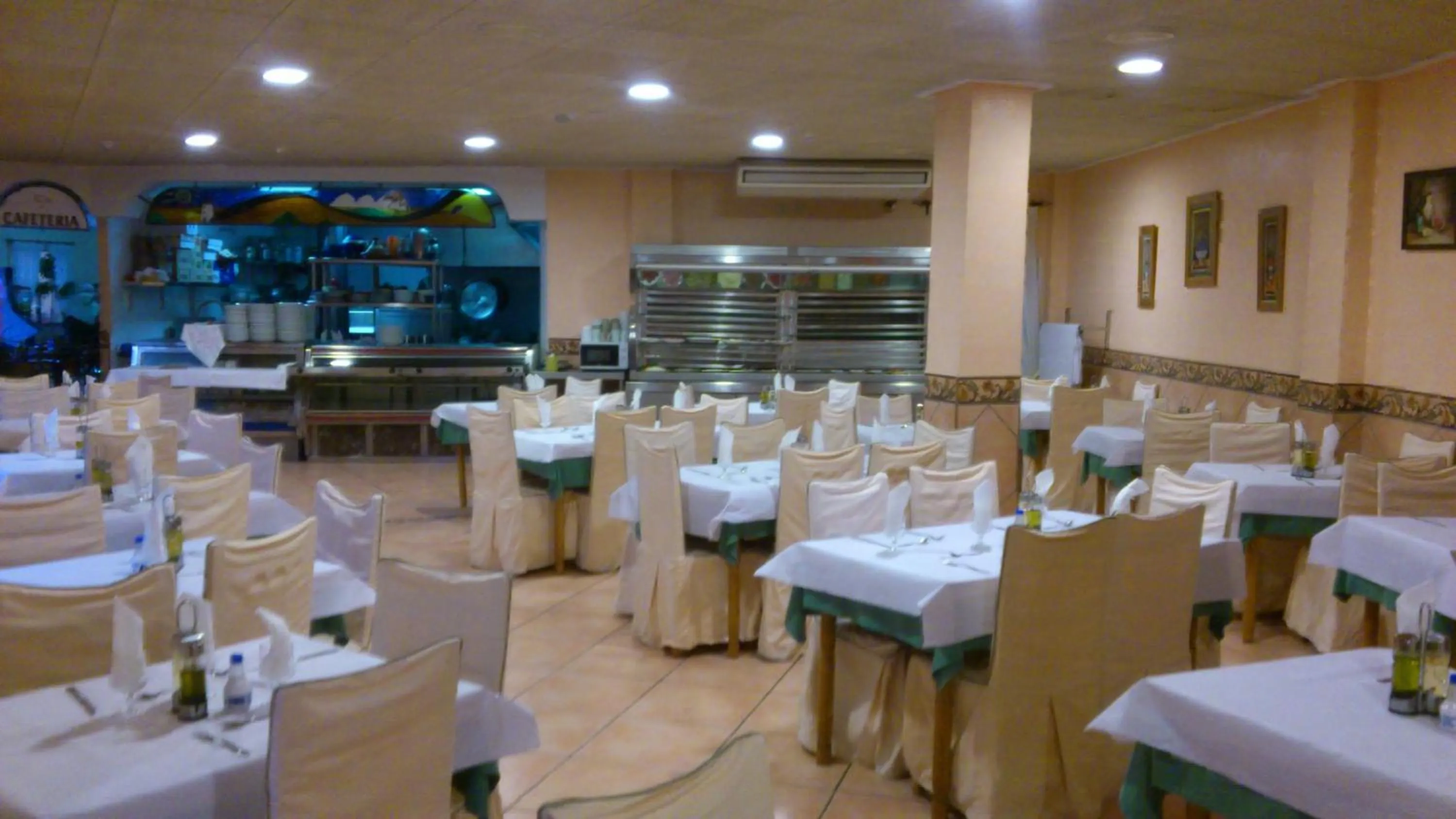 Restaurant/places to eat in Hotel Paloma