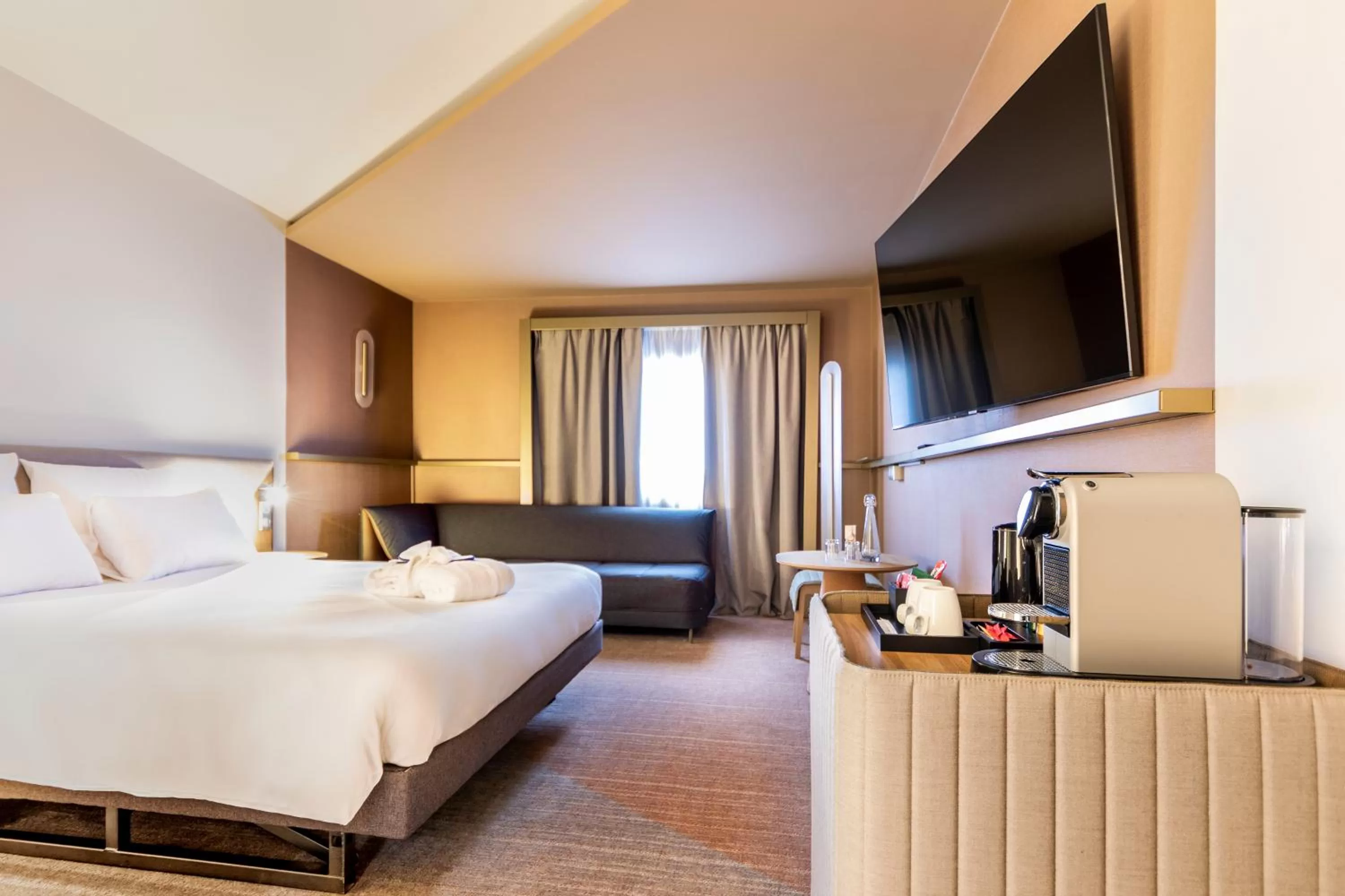 Bedroom, Bed in Novotel Paris Orly Rungis Aéroport