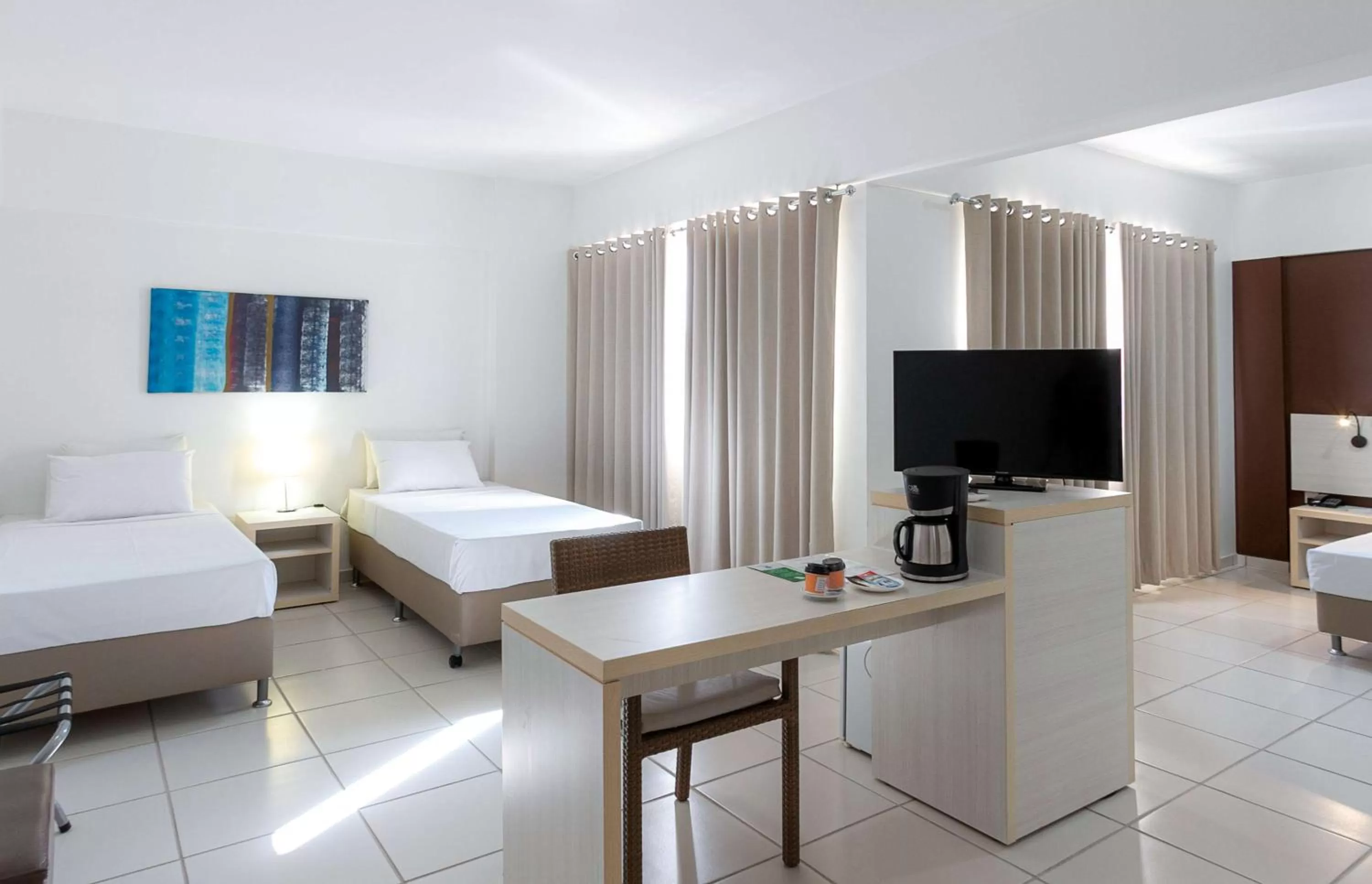 Photo of the whole room, Bed in Best Western Suites Le Jardin Caldas Novas