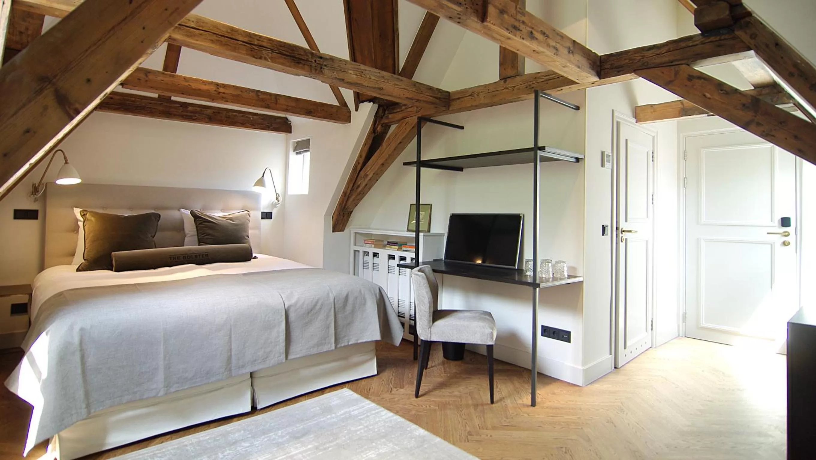 Photo of the whole room, Bed in The Bolster