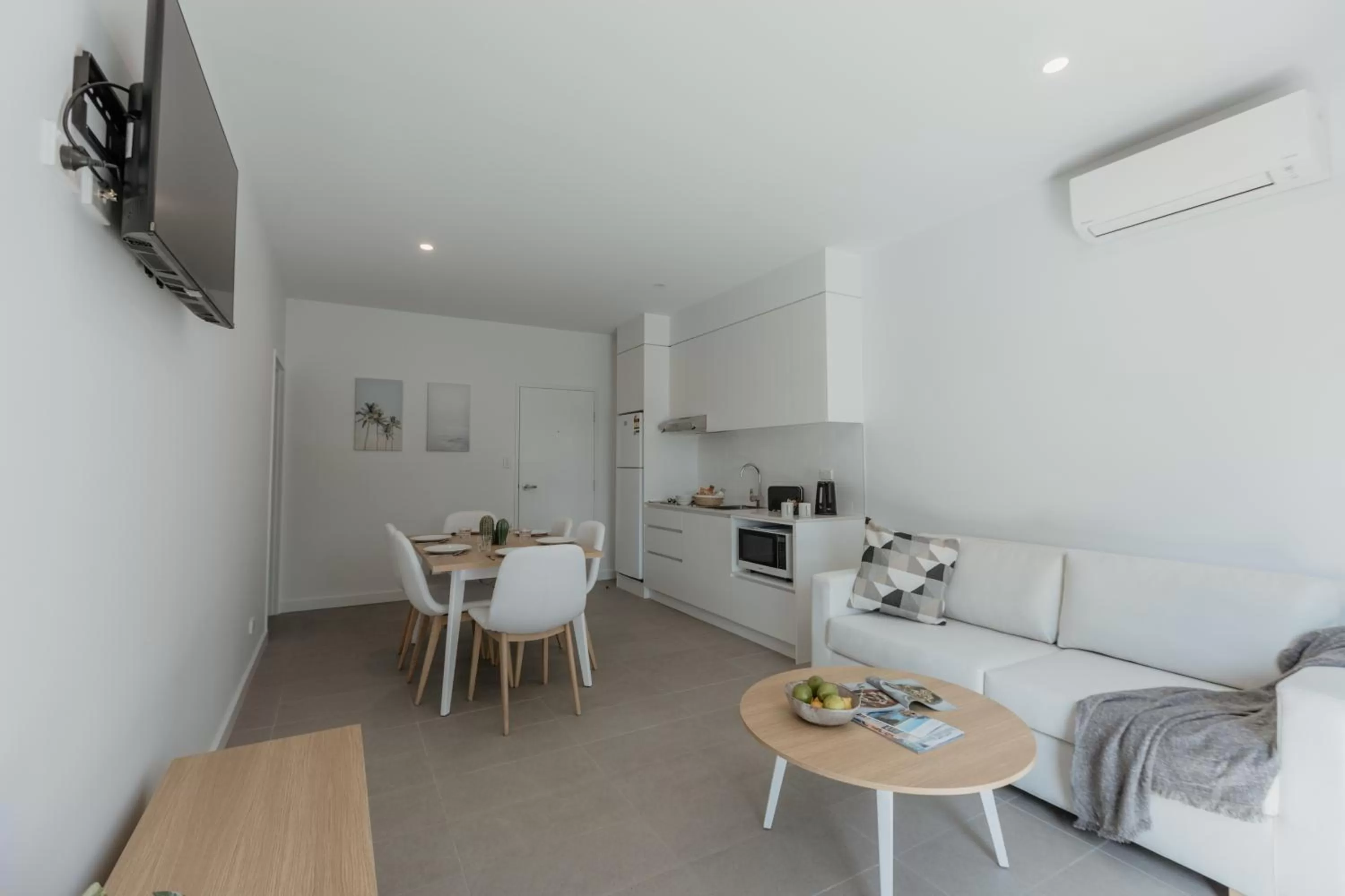 Kitchen or kitchenette in Beach & Bay Stay Motel