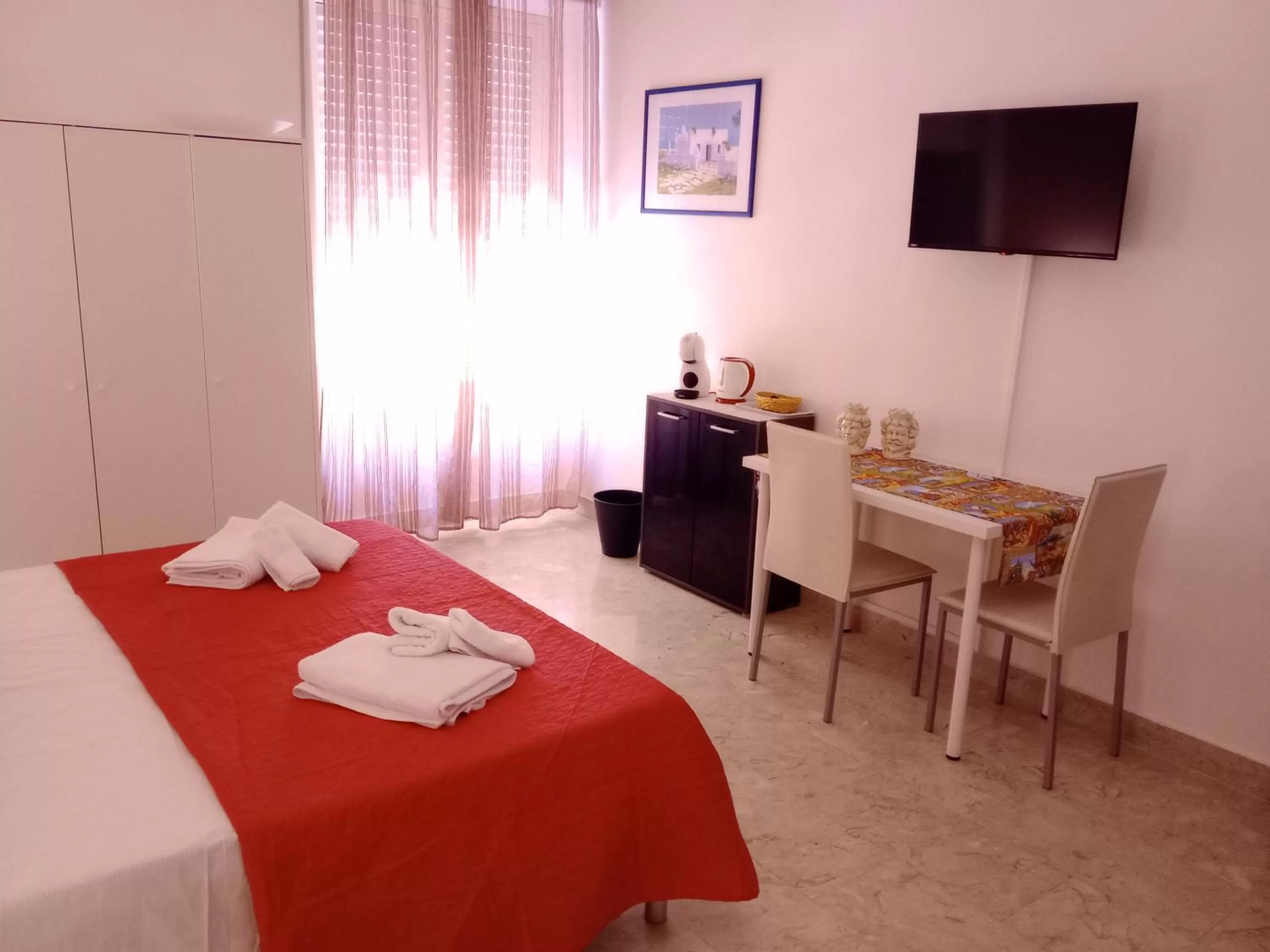 Bed in La valigia sul letto