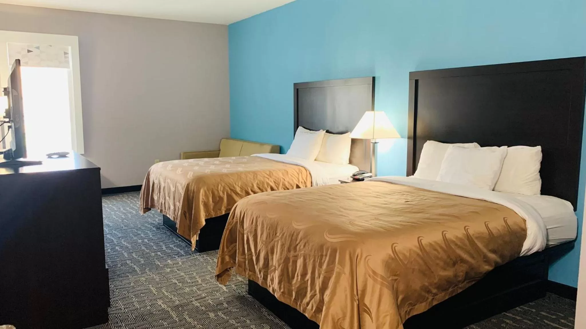 Bed in Quality Inn & Suites Edgefield