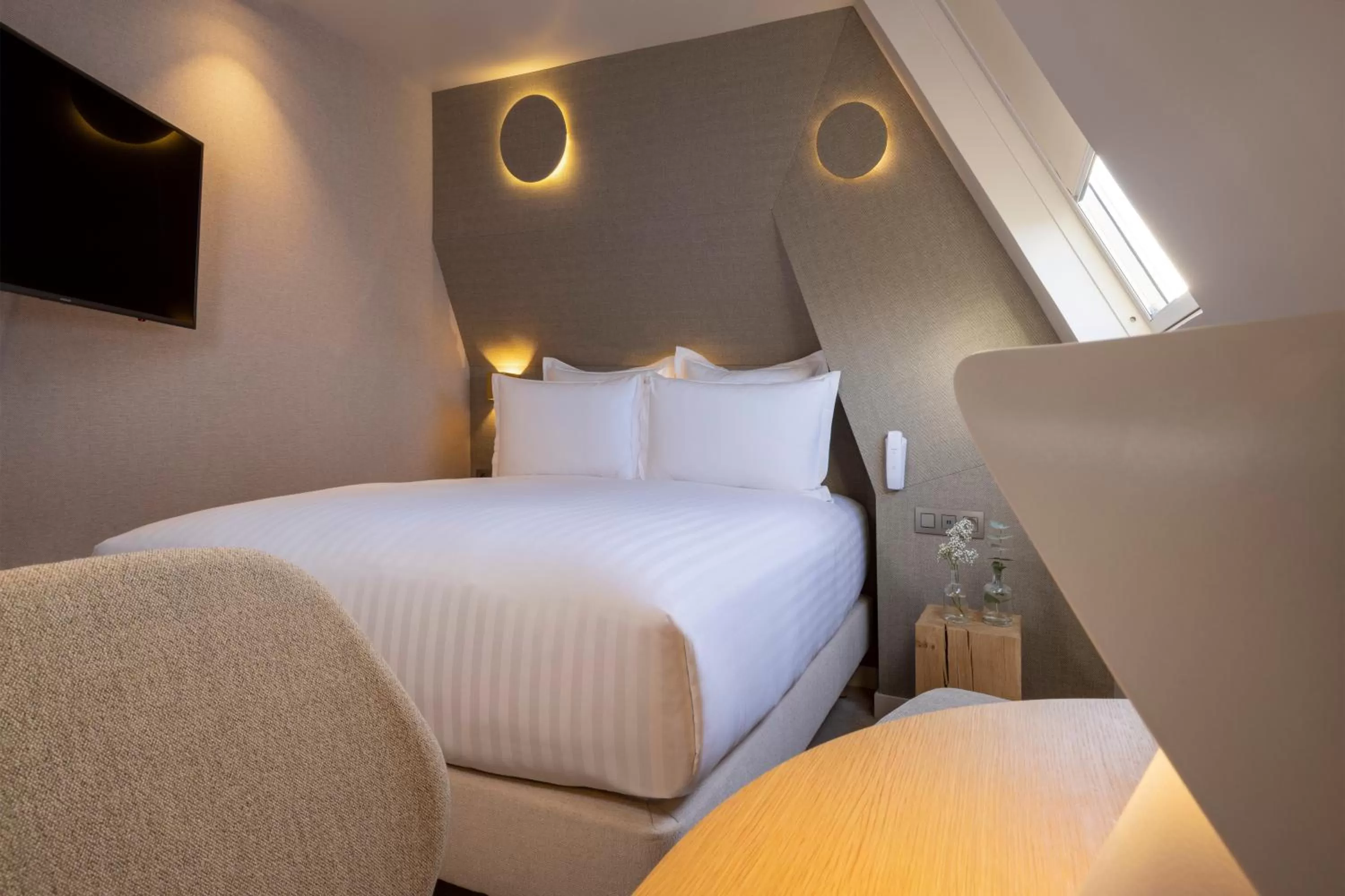 Bedroom, Bed in Hôtel Beige