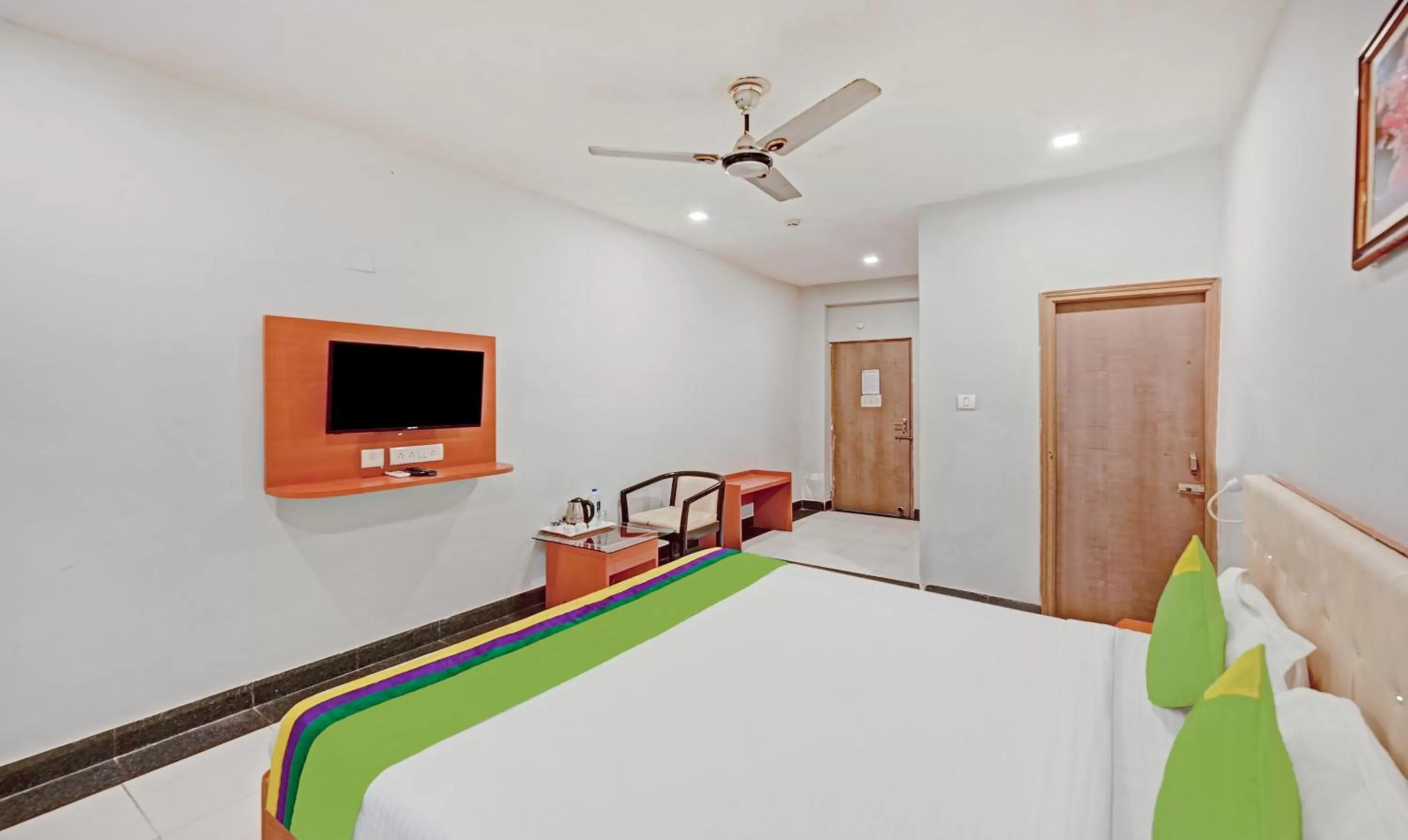 Bedroom, Bed in Treebo Sidhartha International Baliapanda