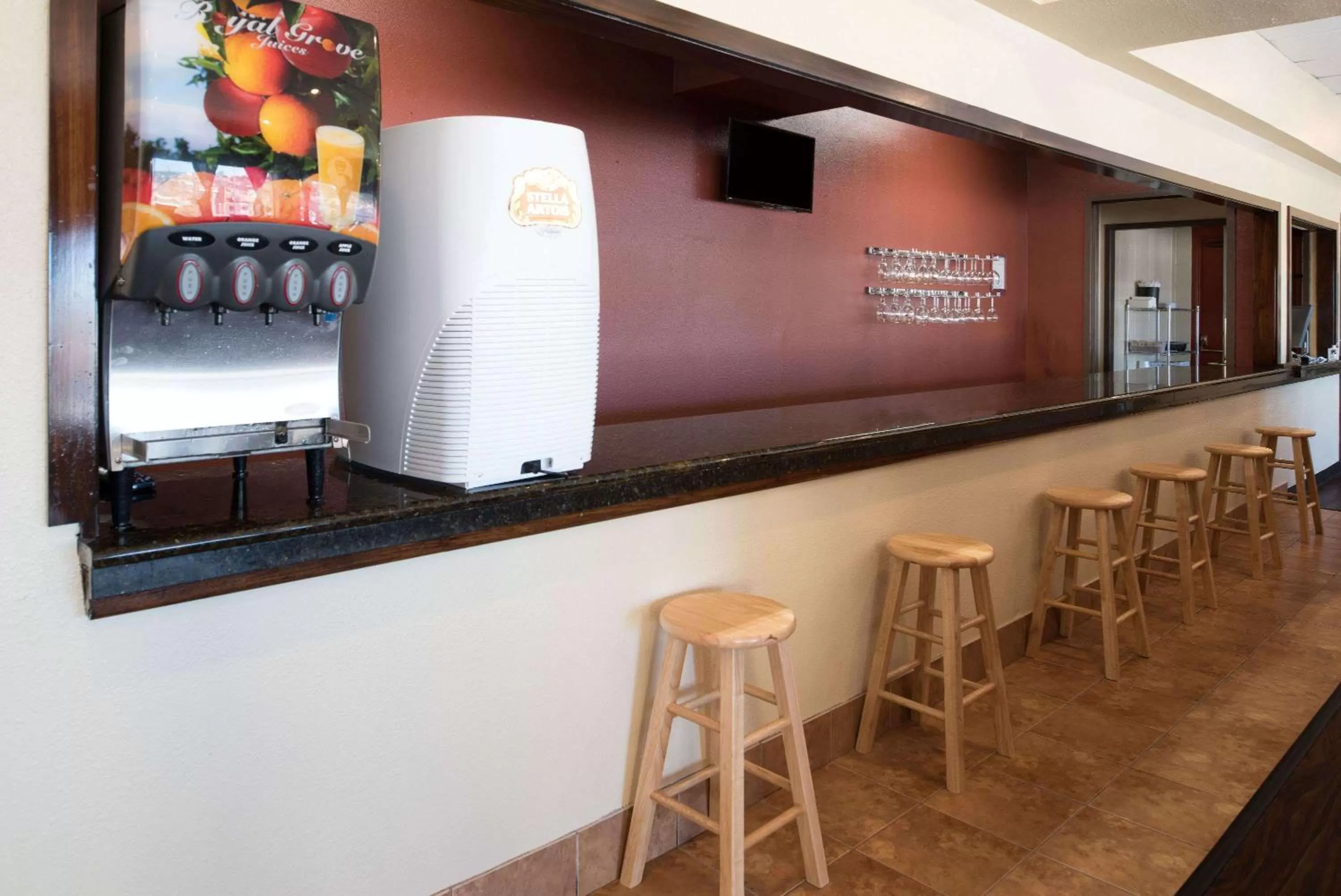 Lounge or bar in Ramada by Wyndham Downtown Spokane