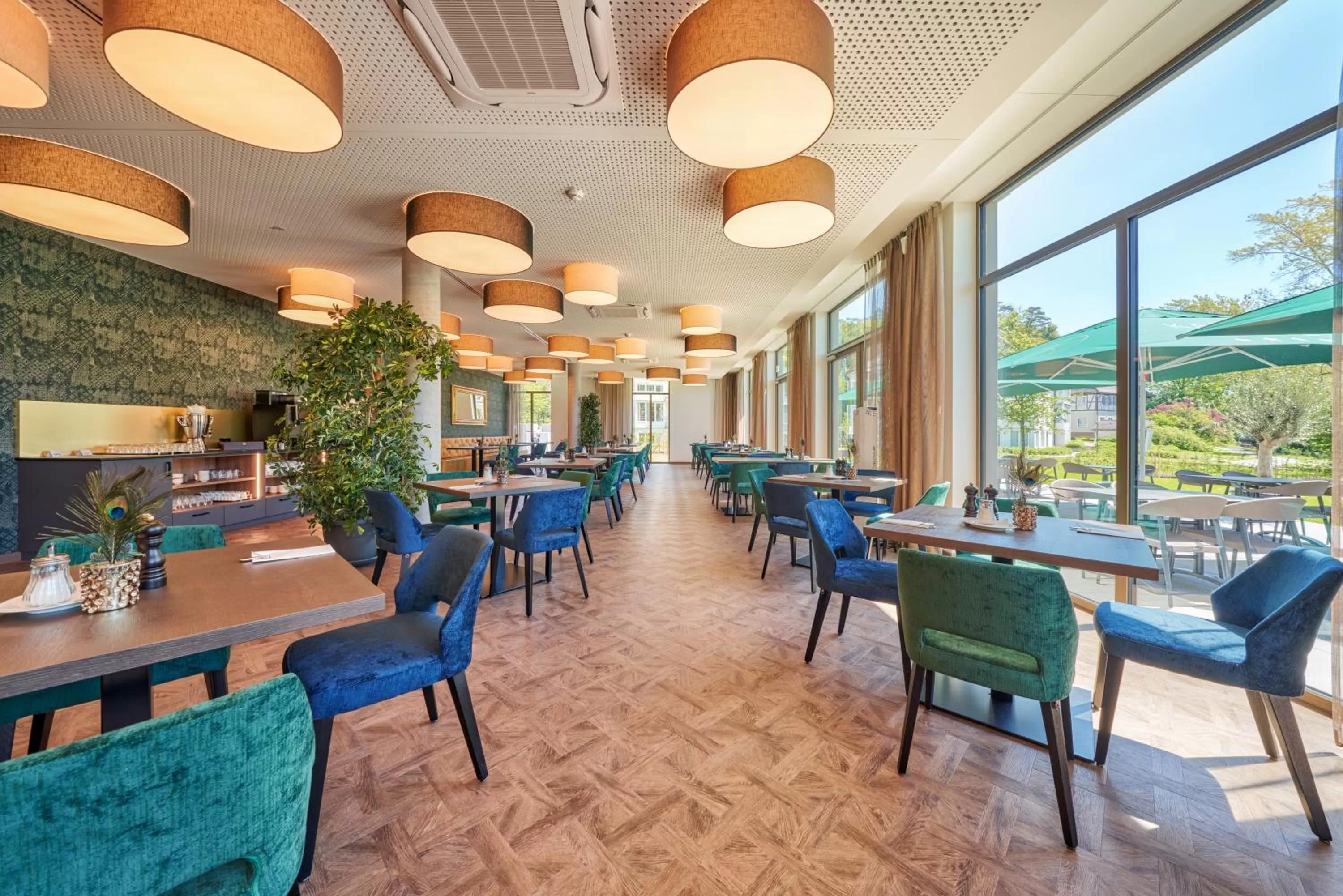 Restaurant/places to eat in Karls Hotel