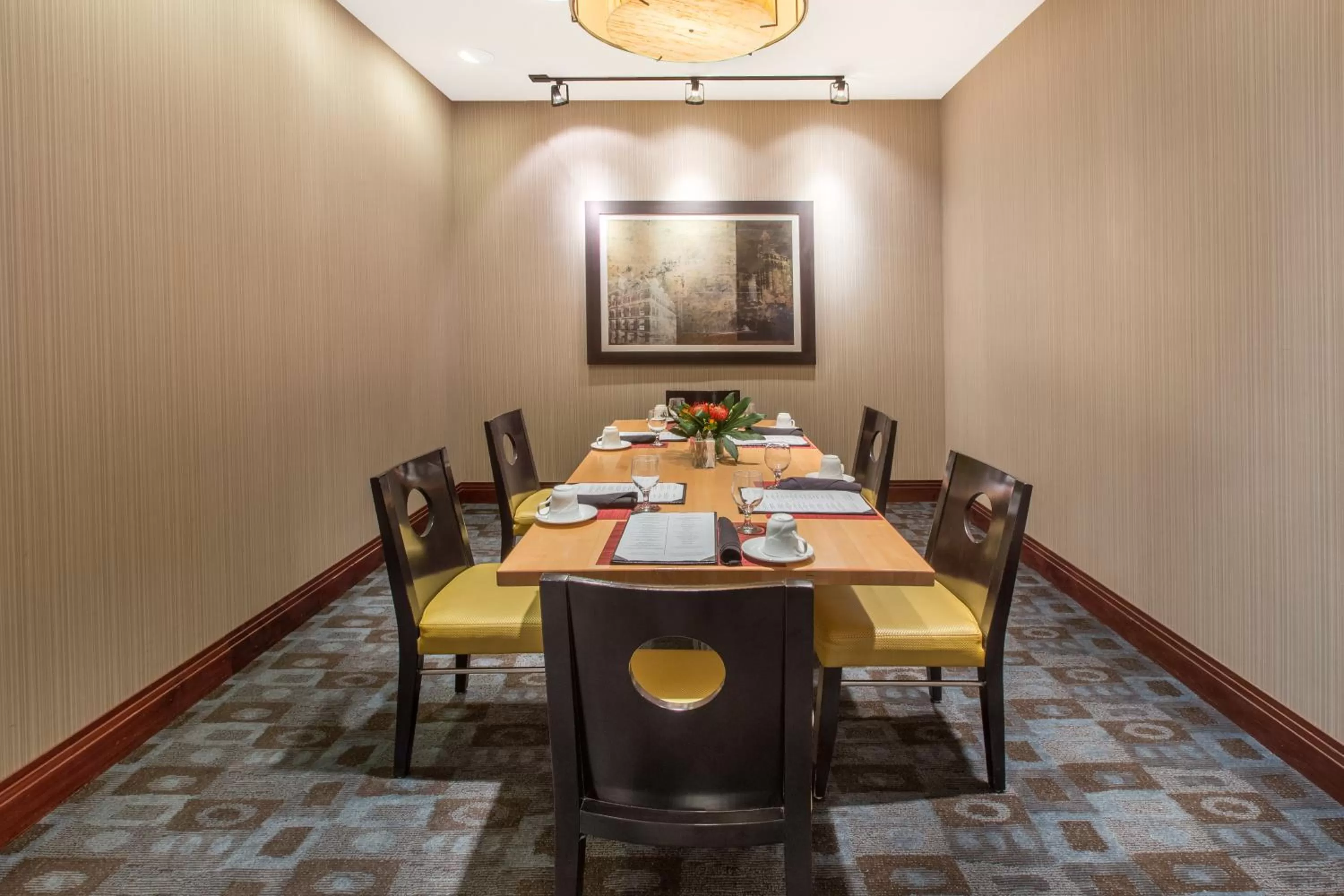 Restaurant/places to eat in Crowne Plaza Kansas City Downtown by IHG